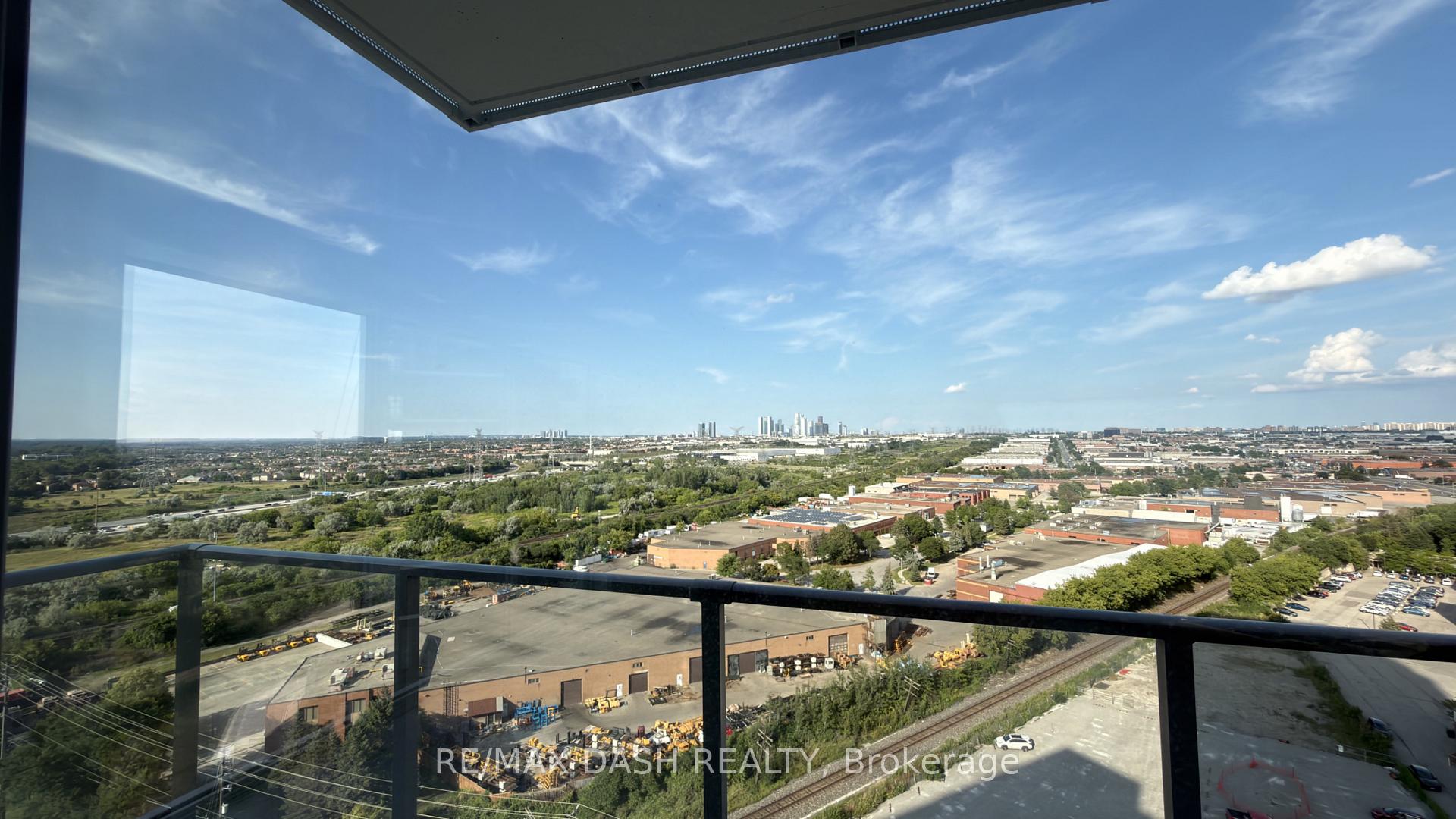 Photo 21 of Unit 1420, 6 Flavelle Trail, Vaughan, Steeles West Industrial — HOMEH