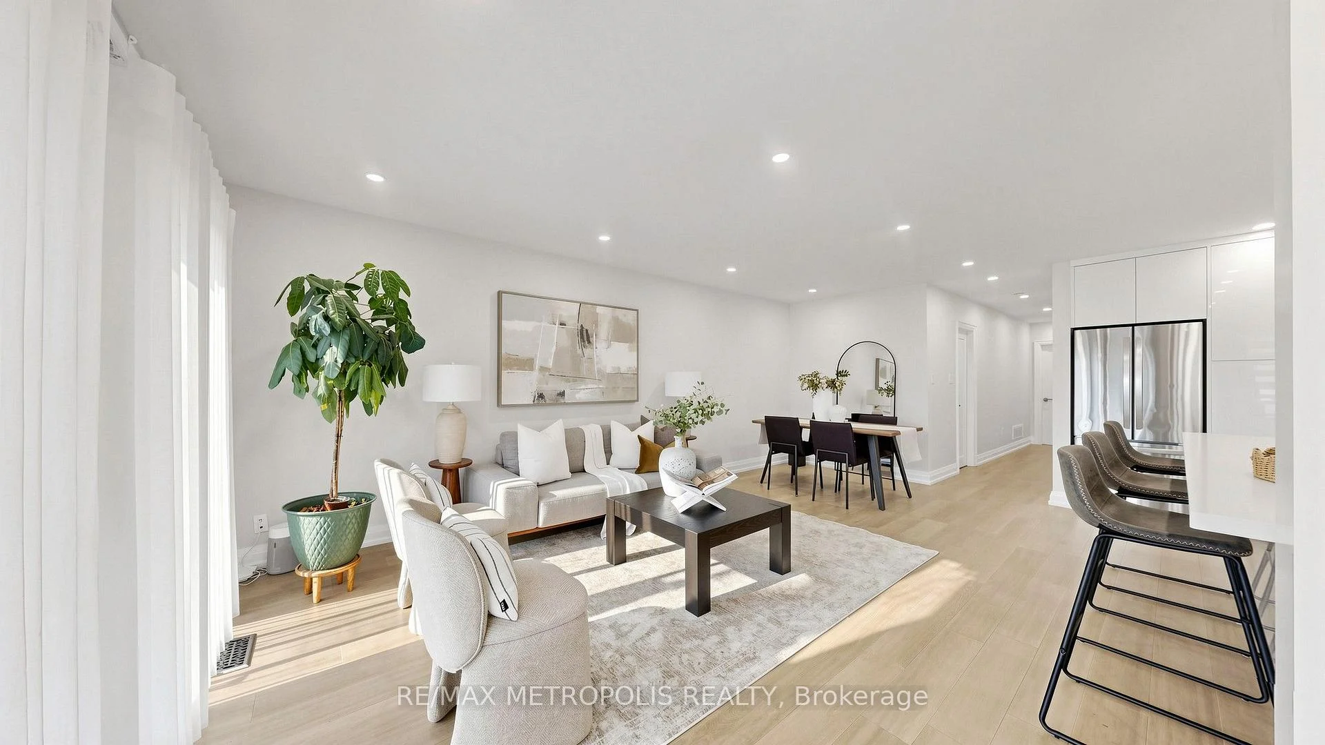 Photo 8 of Unit Upper, 62 Davelayne Road, North York, Humbermede — HOMEH