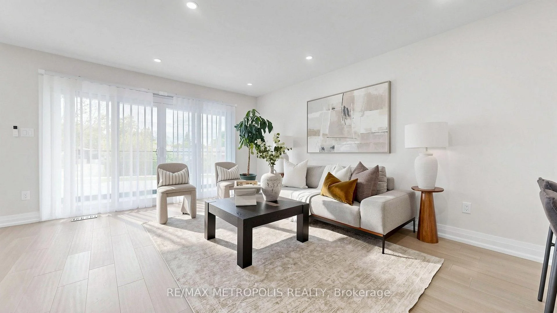 Photo 10 of Unit Upper, 62 Davelayne Road, North York, Humbermede — HOMEH