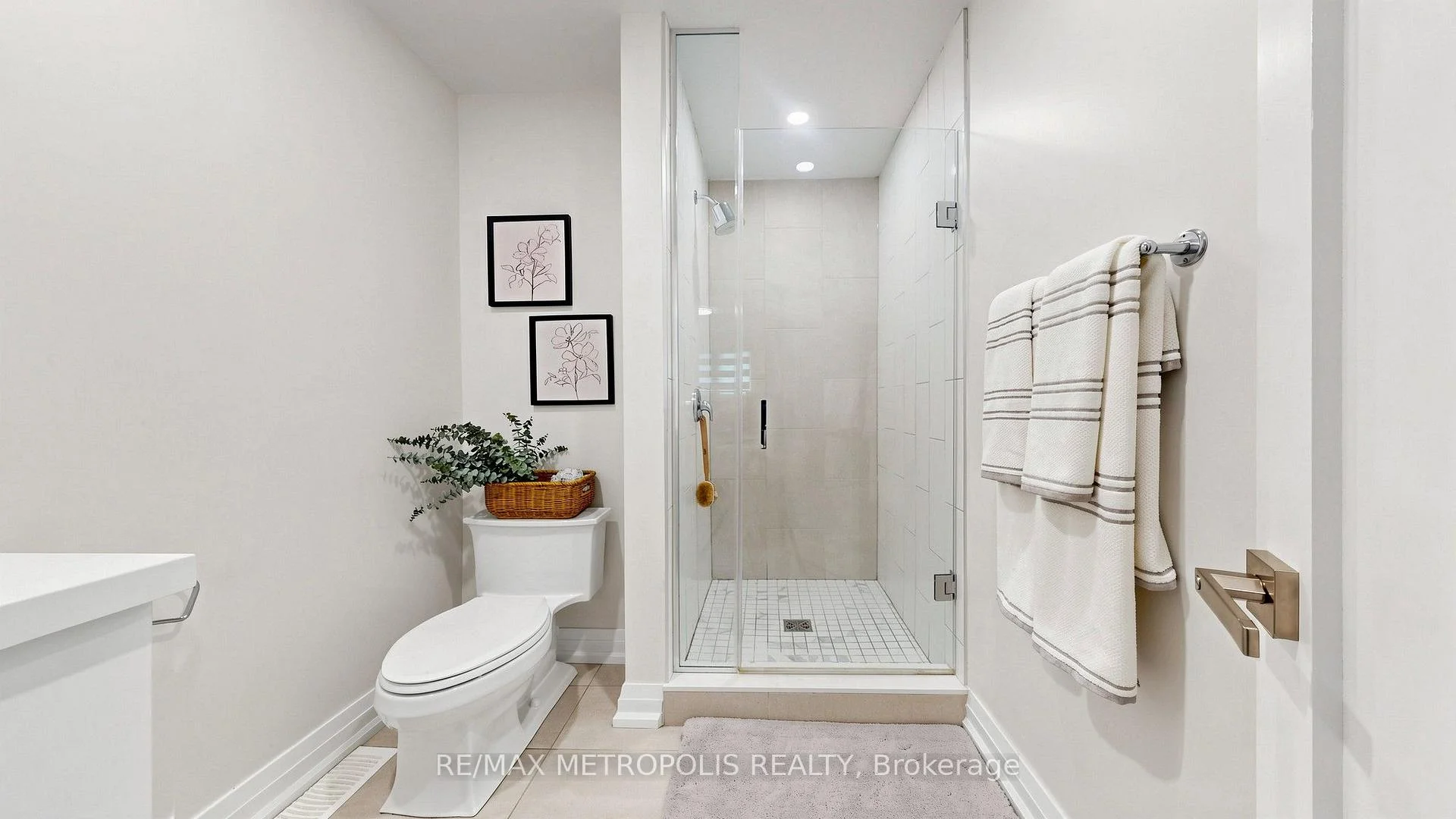Photo 48 of Unit Upper, 62 Davelayne Road, North York, Humbermede — HOMEH