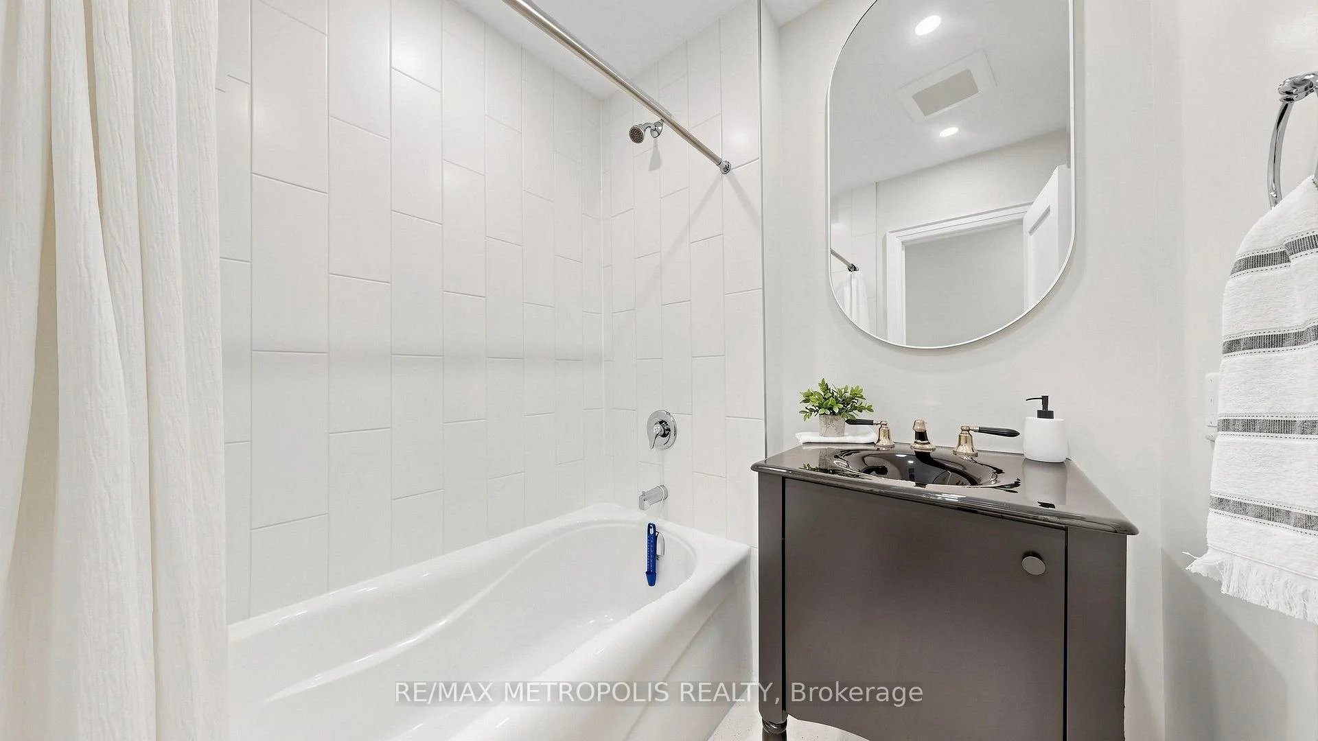Photo 57 of Unit Upper, 62 Davelayne Road, North York, Humbermede — HOMEH