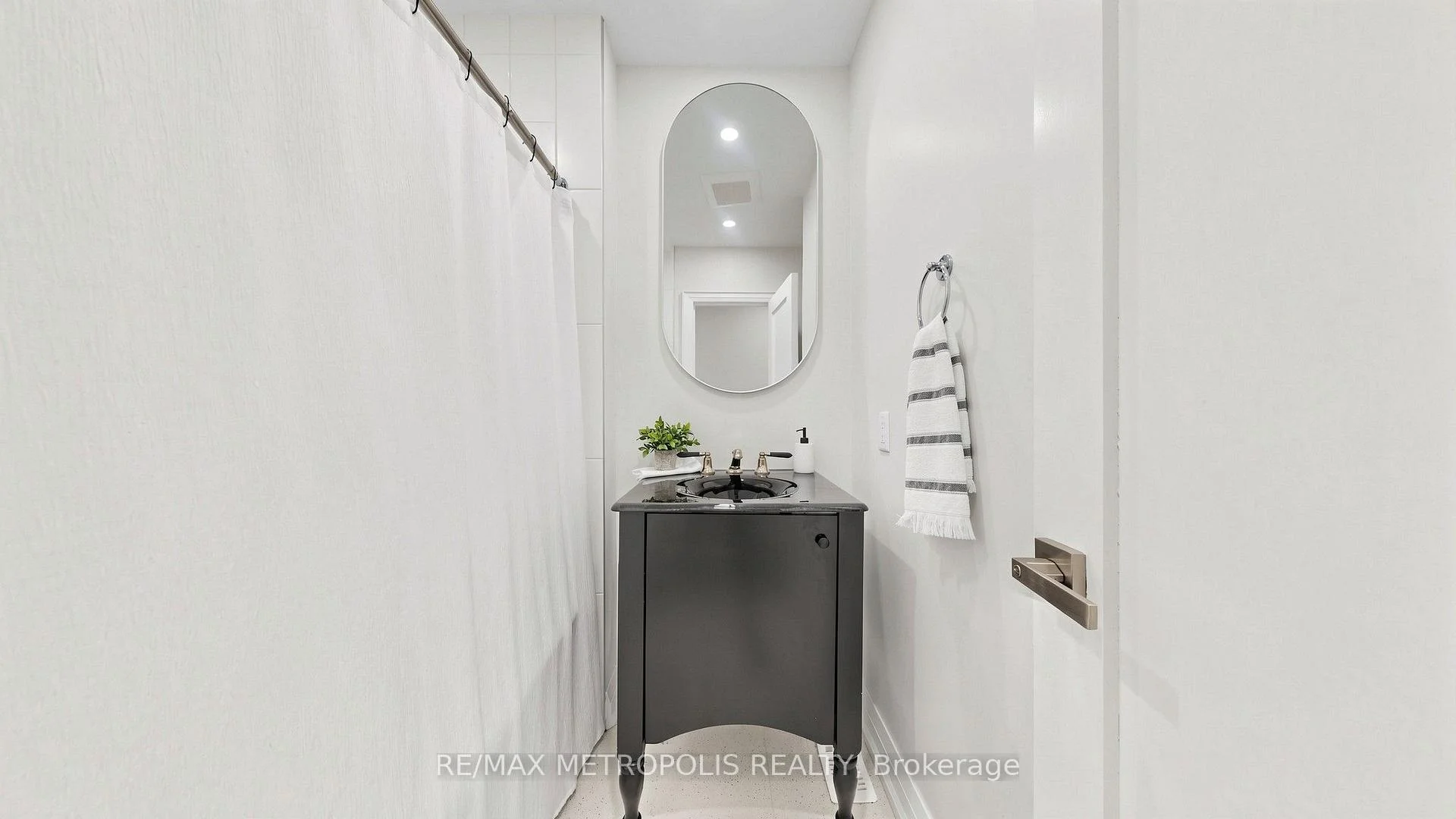 Photo 58 of Unit Upper, 62 Davelayne Road, North York, Humbermede — HOMEH