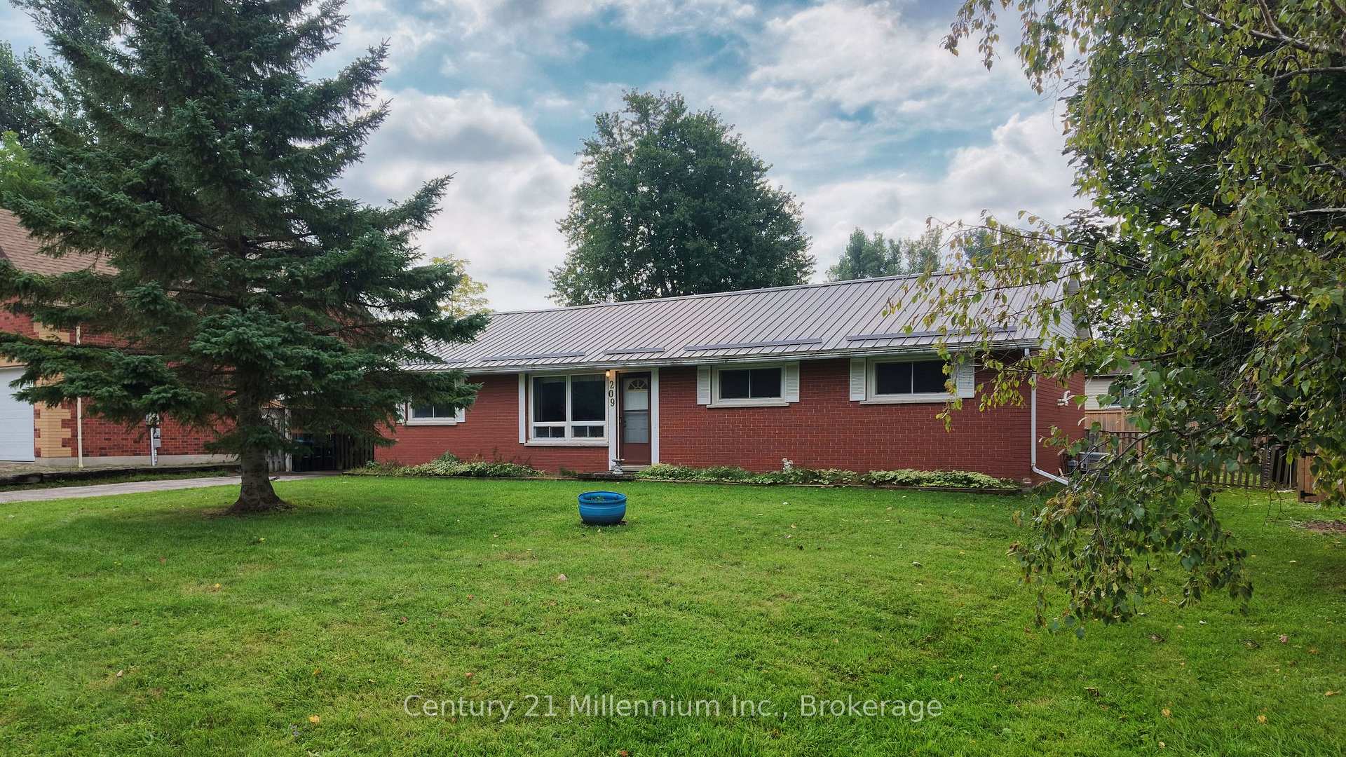 Photo 1 of 209 John Street, Clearview, Stayner — HOMEH