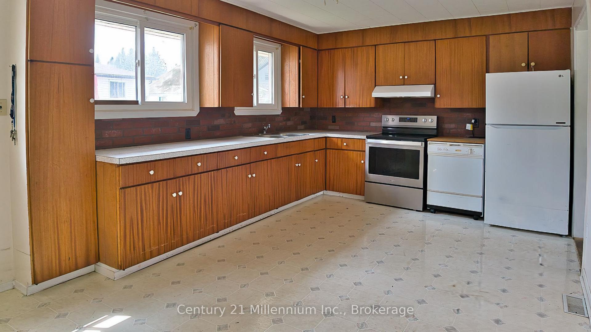 Photo 2 of 209 John Street, Clearview, Stayner — HOMEH