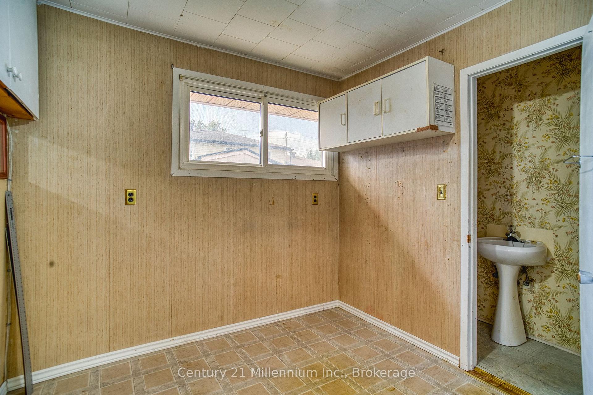 Photo 5 of 209 John Street, Clearview, Stayner — HOMEH