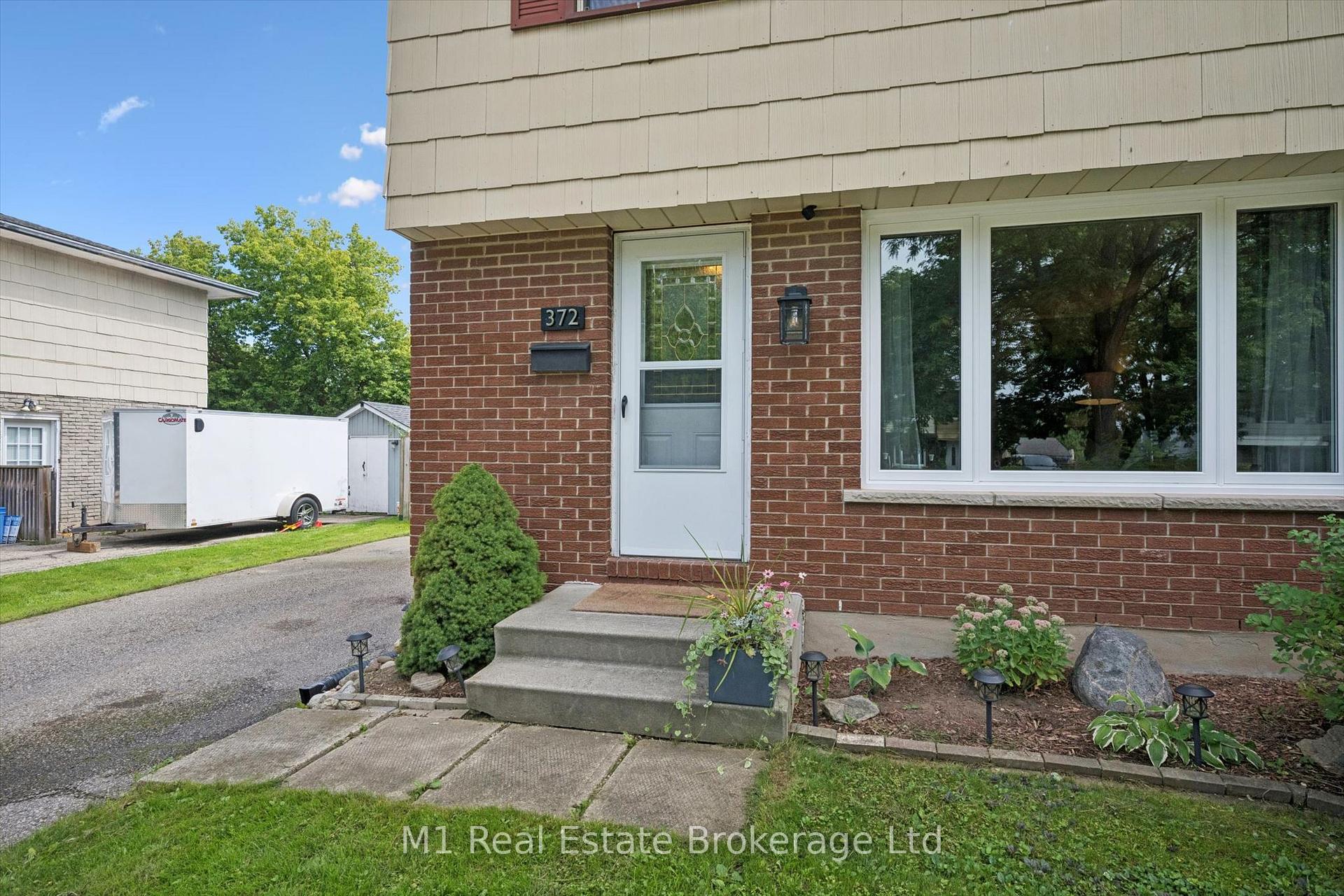 Photo 3 of 372 Argyll Street, Centre Wellington, Fergus — HOMEH