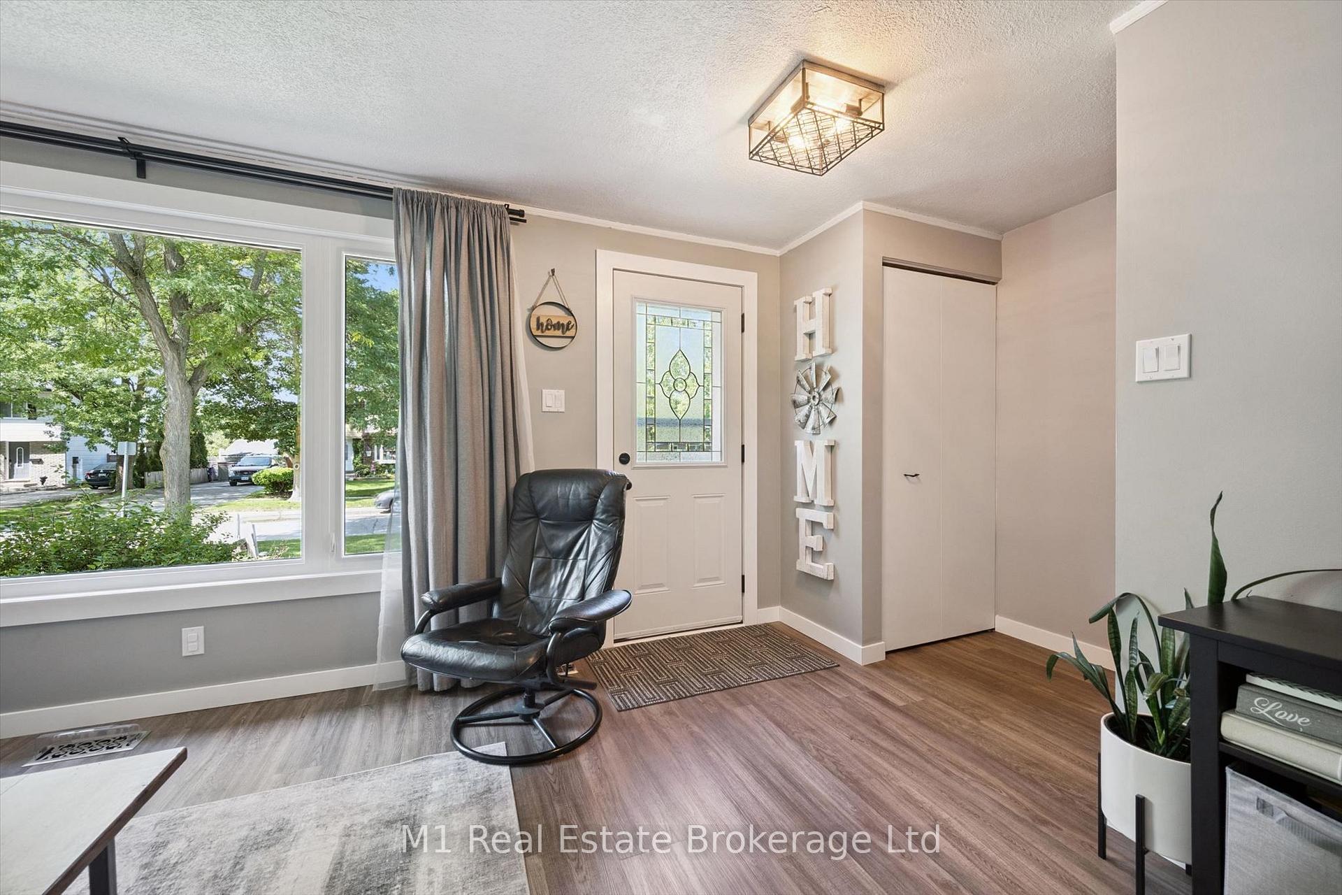 Photo 4 of 372 Argyll Street, Centre Wellington, Fergus — HOMEH