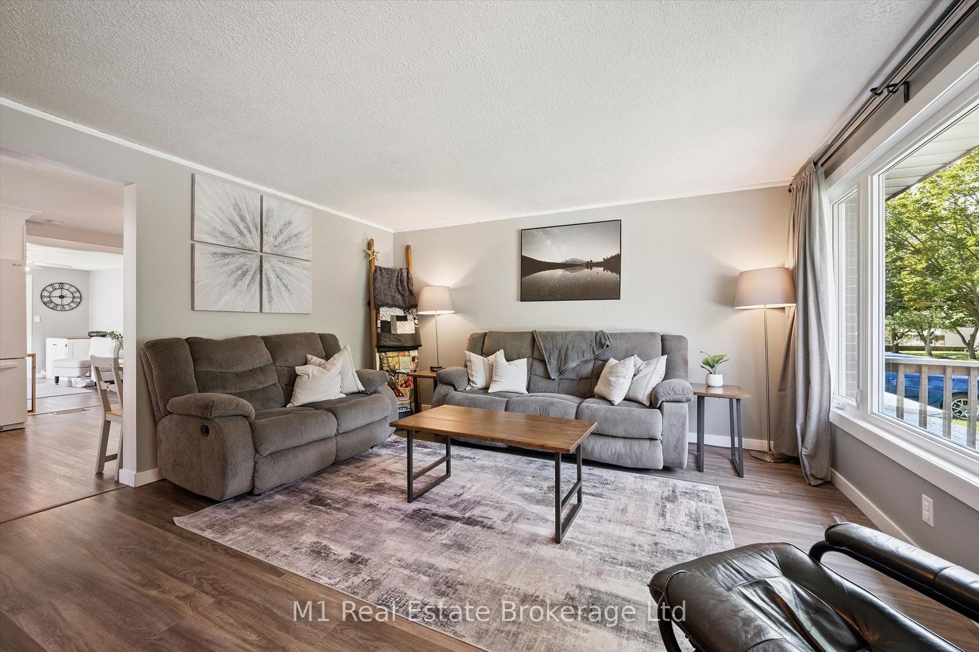 Photo 5 of 372 Argyll Street, Centre Wellington, Fergus — HOMEH