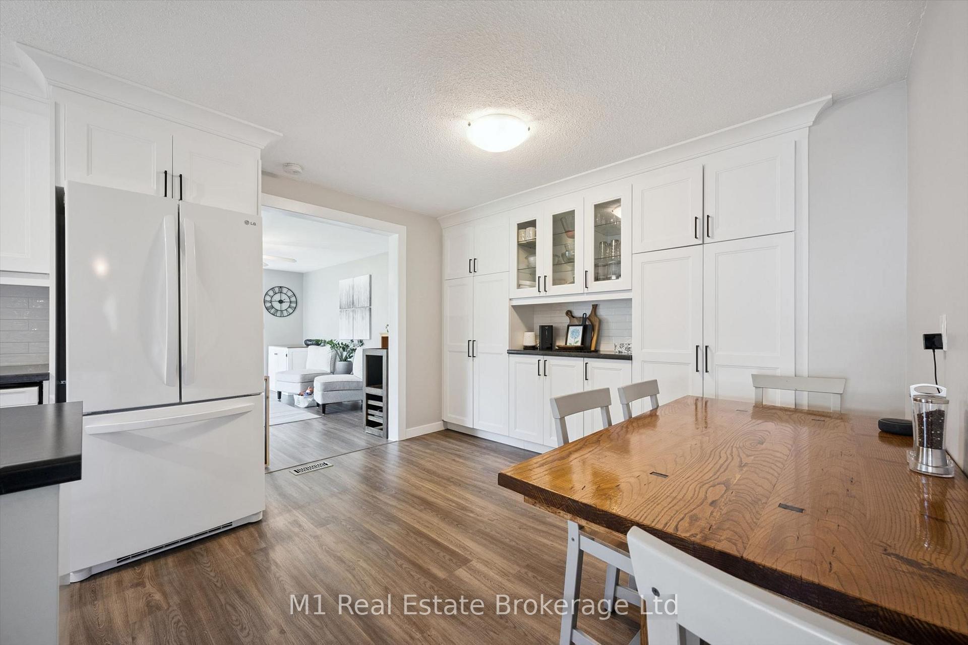 Photo 10 of 372 Argyll Street, Centre Wellington, Fergus — HOMEH