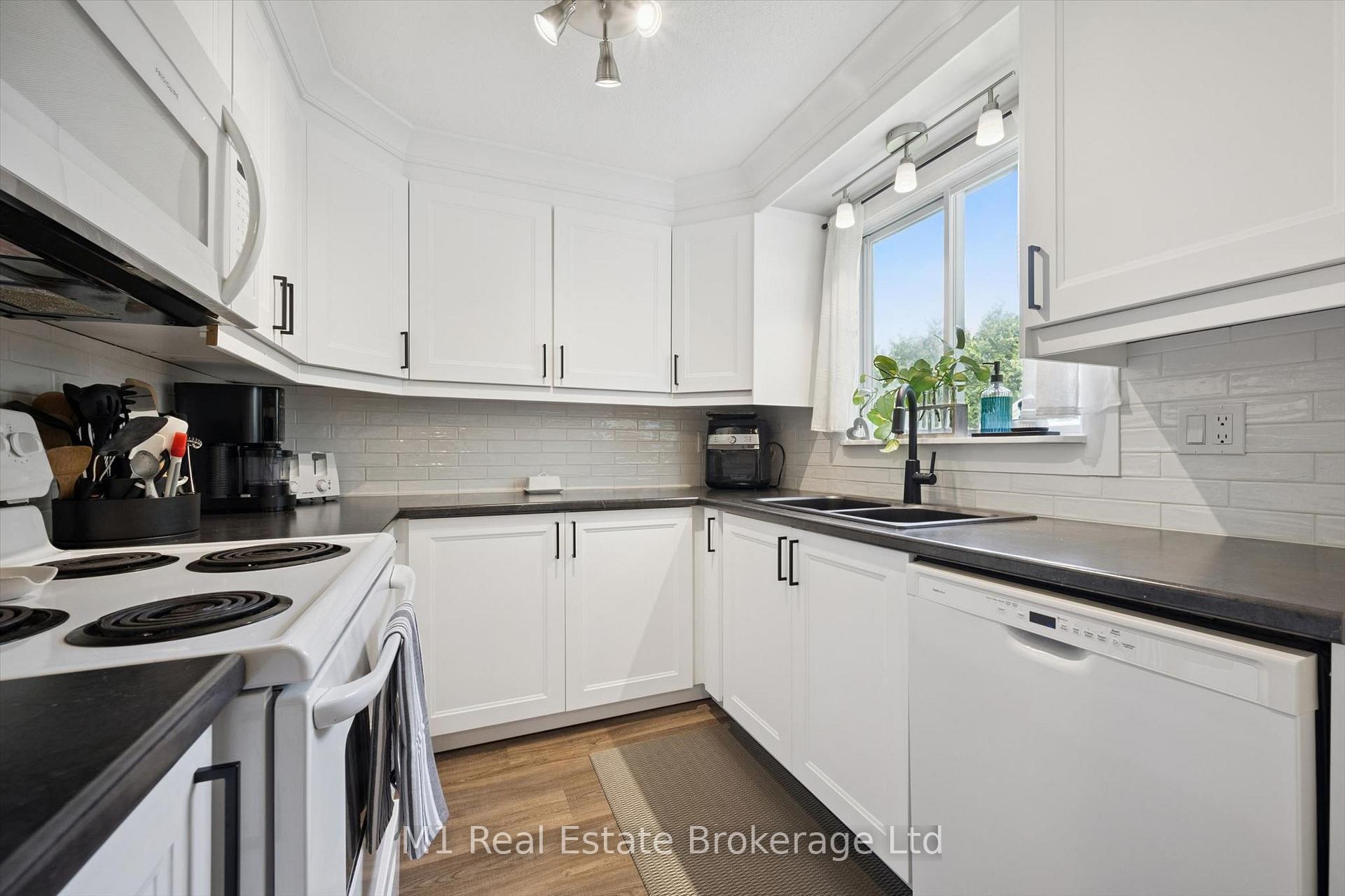Photo 11 of 372 Argyll Street, Centre Wellington, Fergus — HOMEH
