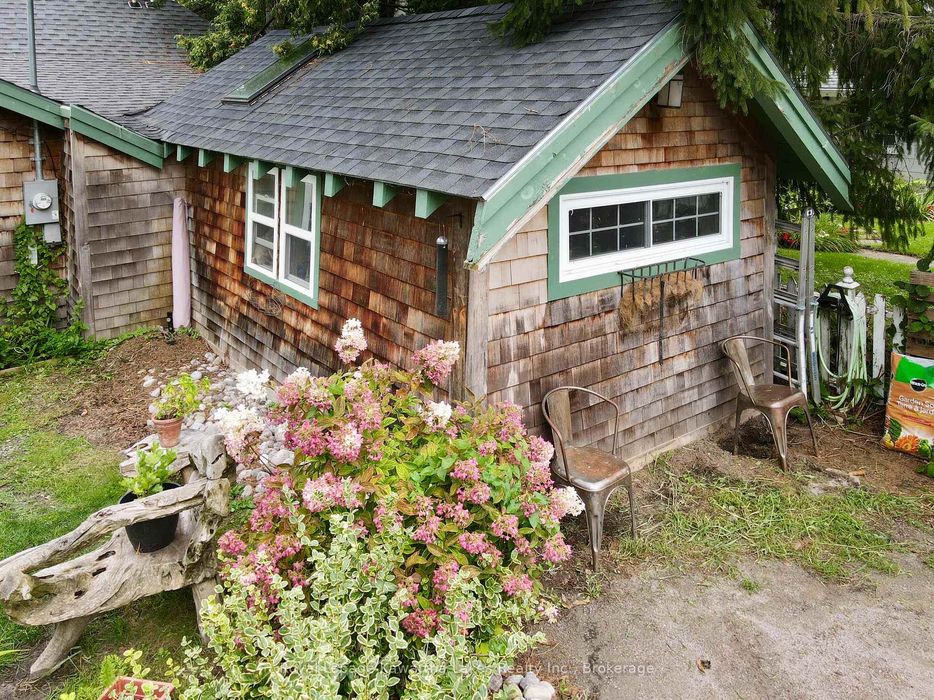 Photo 5 of 196 Morrison Avenue, Brock, Beaverton — HOMEH