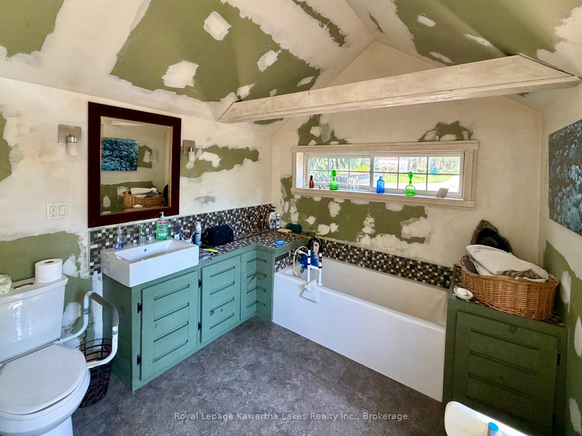 Photo 16 of 196 Morrison Avenue, Brock, Beaverton — HOMEH
