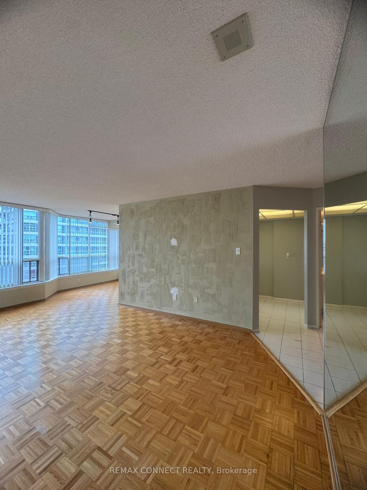 Photo 6 of Unit 1908, 55 Elm Drive W, Mississauga, City Centre — HOMEH