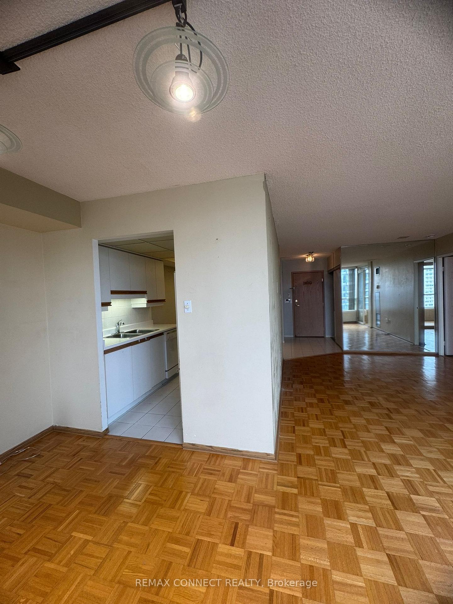 Photo 8 of Unit 1908, 55 Elm Drive W, Mississauga, City Centre — HOMEH