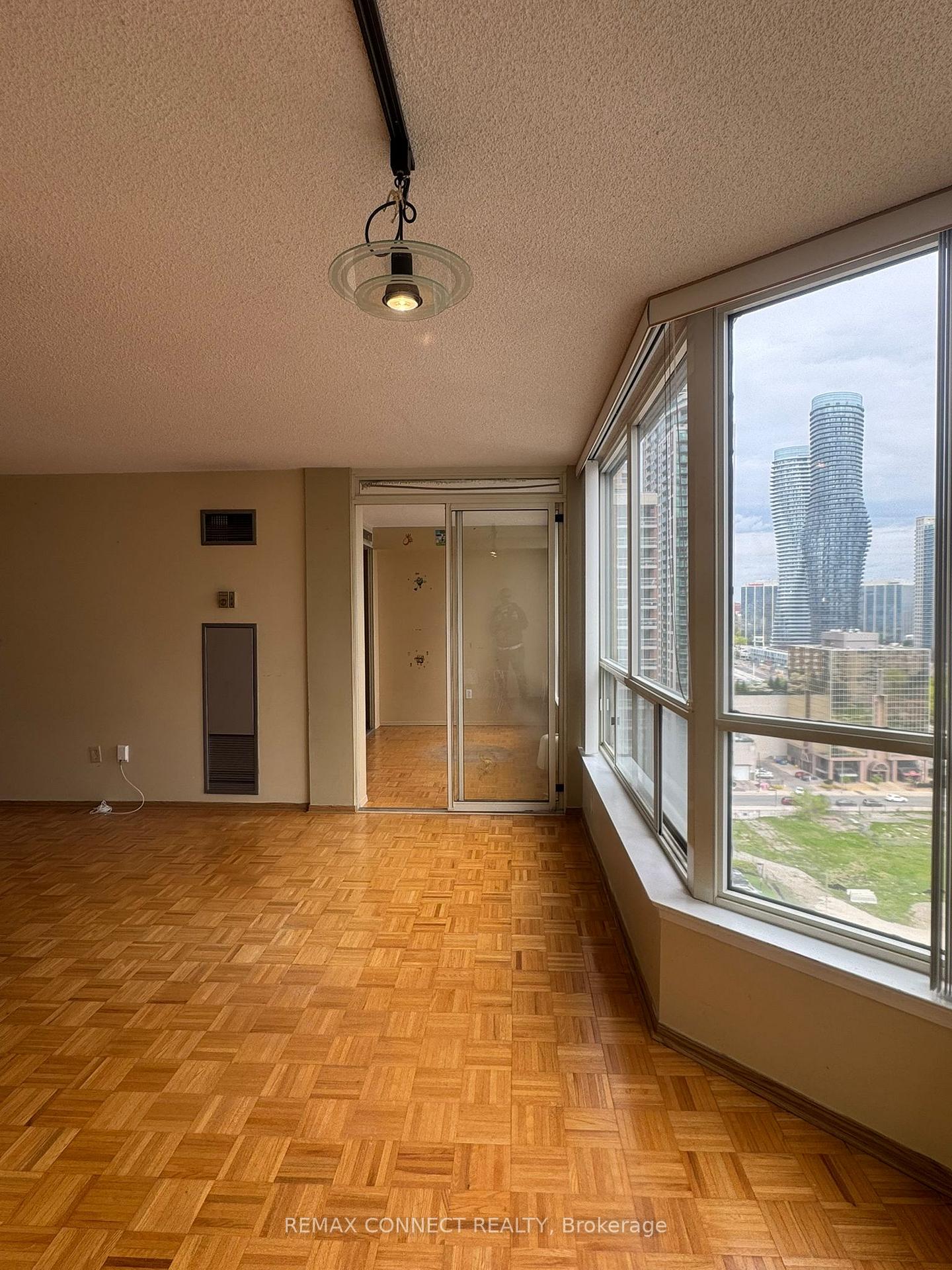 Photo 9 of Unit 1908, 55 Elm Drive W, Mississauga, City Centre — HOMEH