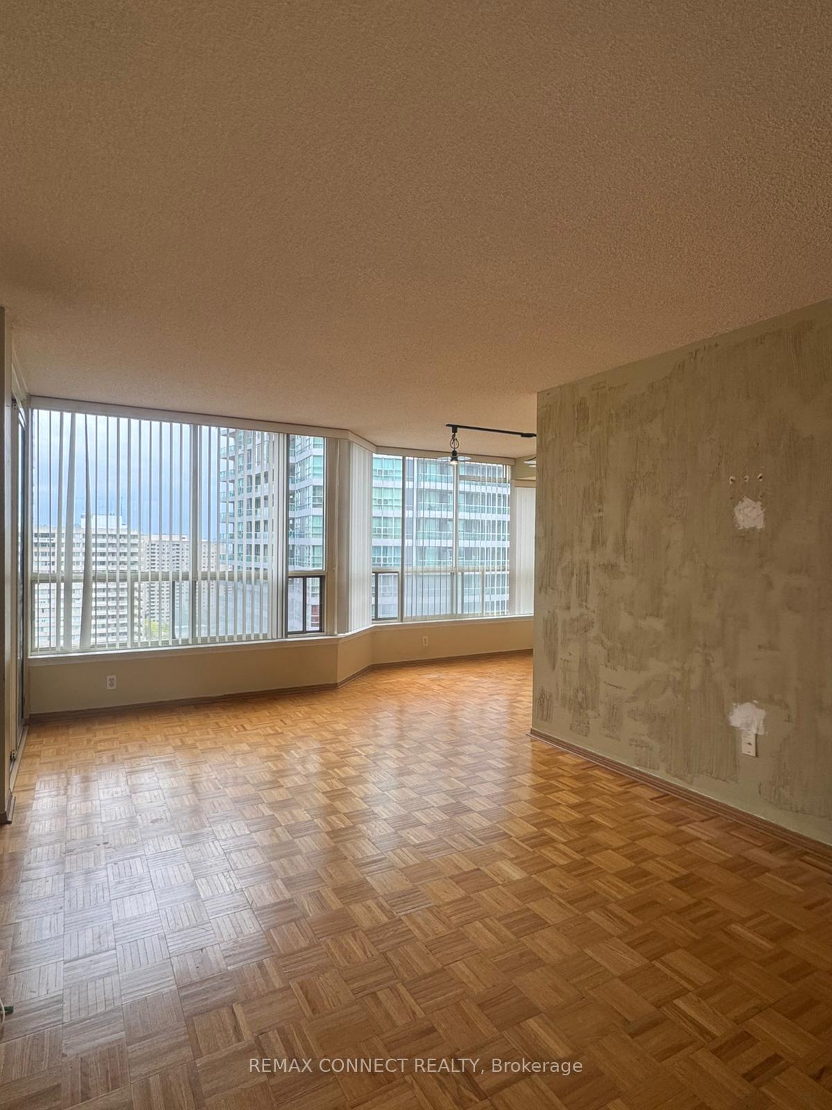 Photo 12 of Unit 1908, 55 Elm Drive W, Mississauga, City Centre — HOMEH