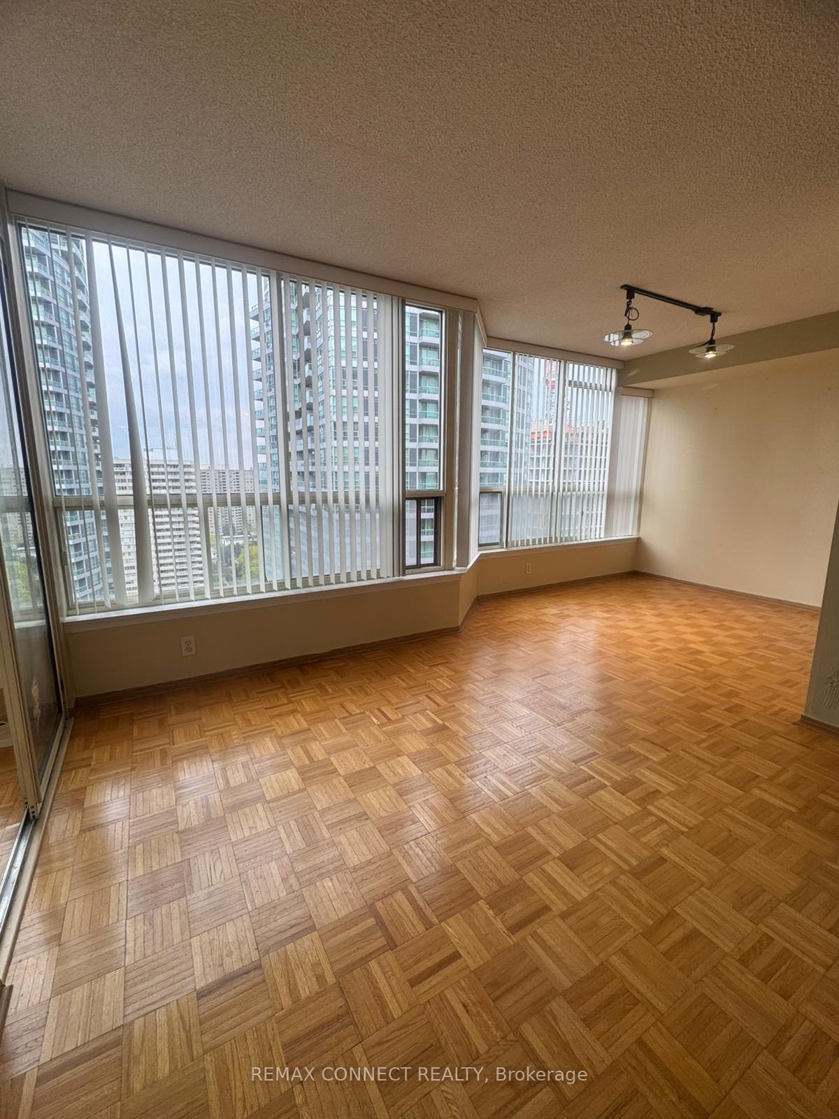 Photo 14 of Unit 1908, 55 Elm Drive W, Mississauga, City Centre — HOMEH