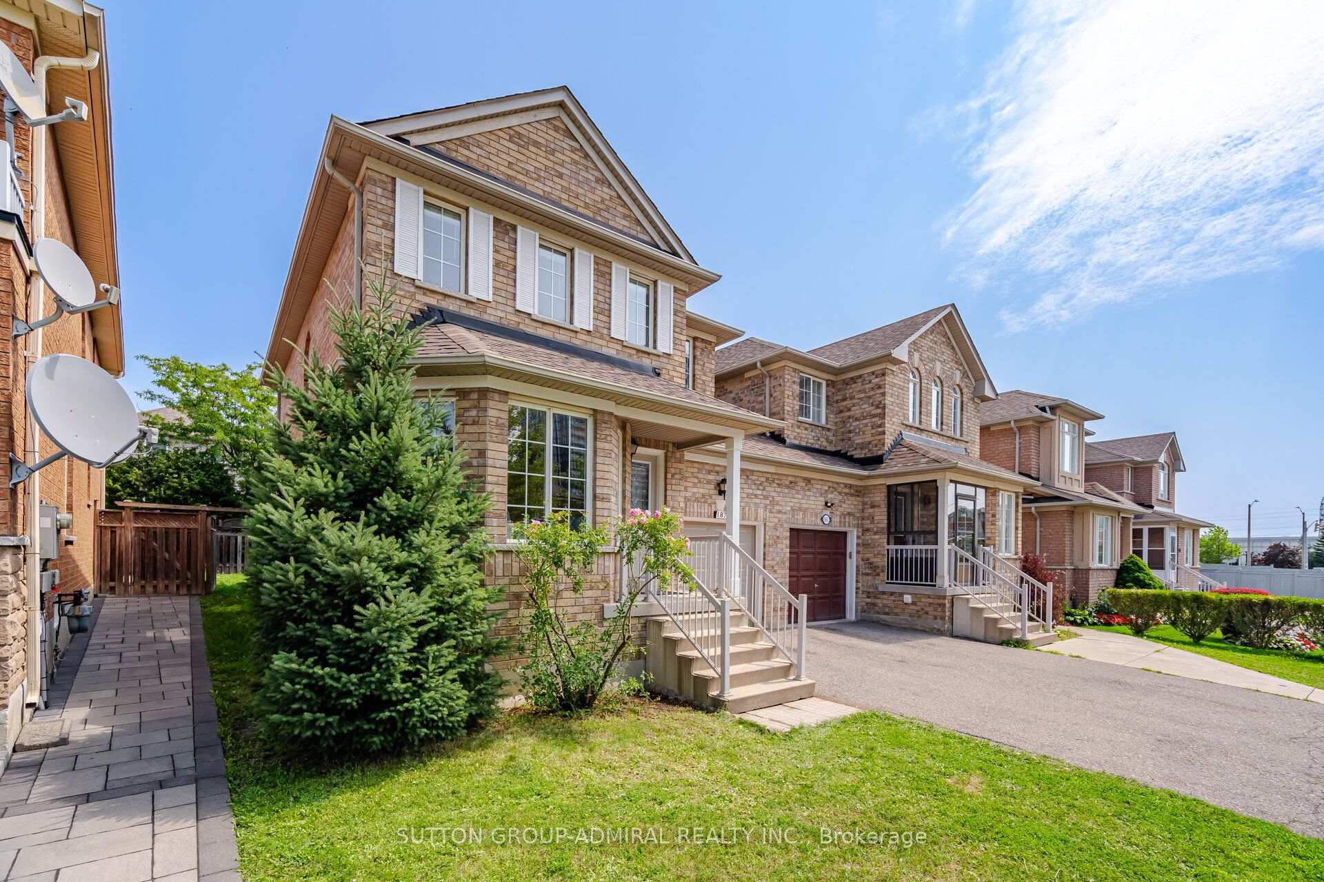 Photo 2 of 187 Red Maple Road, Richmond Hill, Langstaff — HOMEH