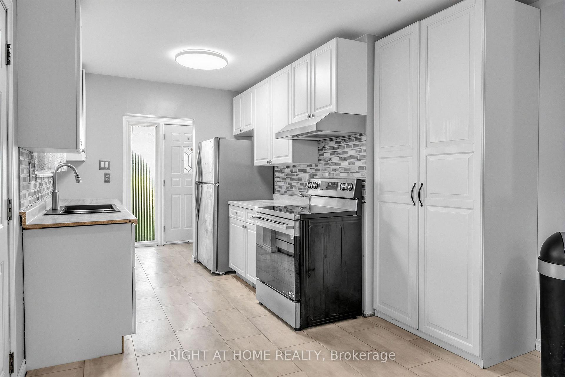 Photo 9 of 46 Aloma Crescent, Brampton, Avondale — HOMEH