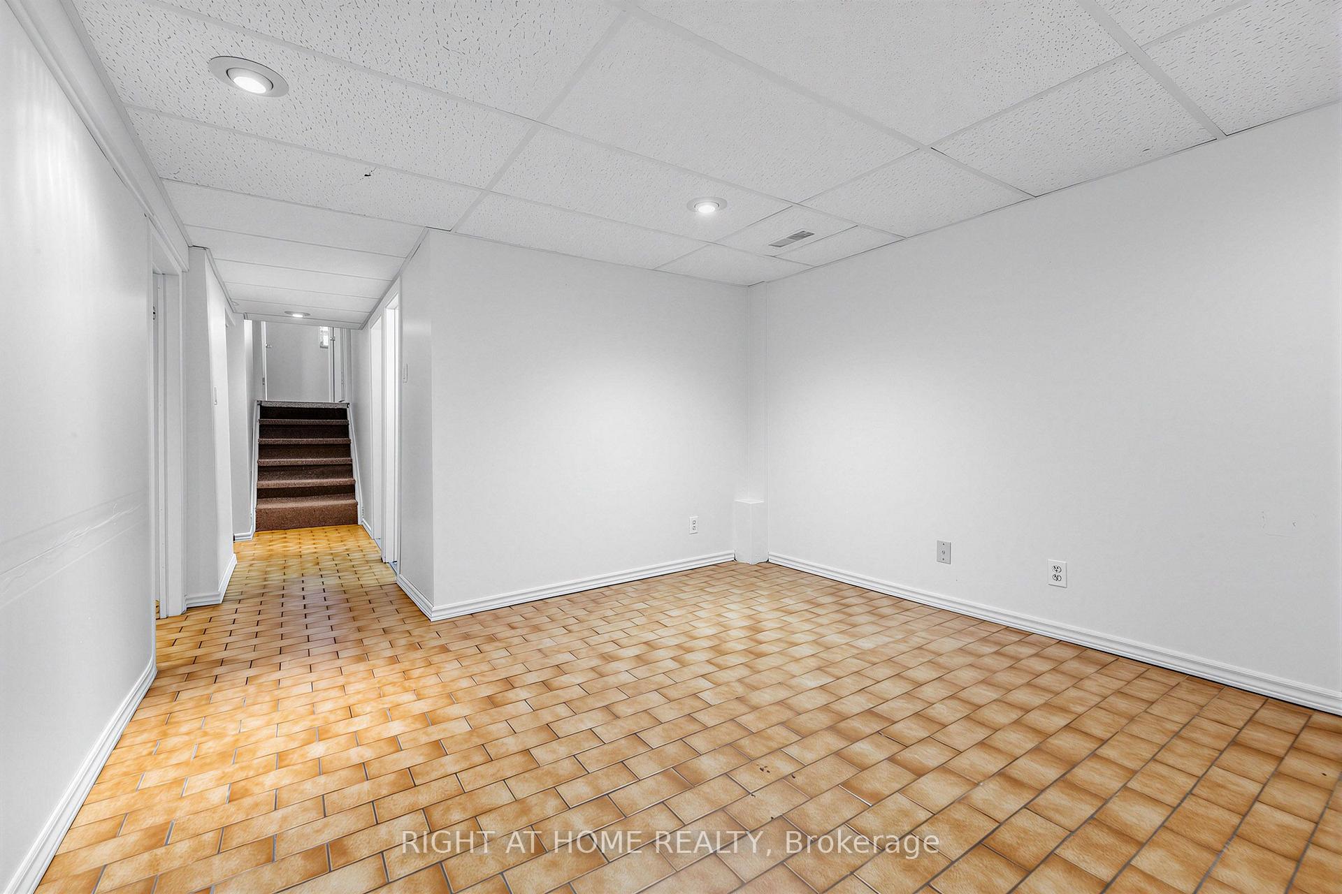 Photo 21 of 46 Aloma Crescent, Brampton, Avondale — HOMEH