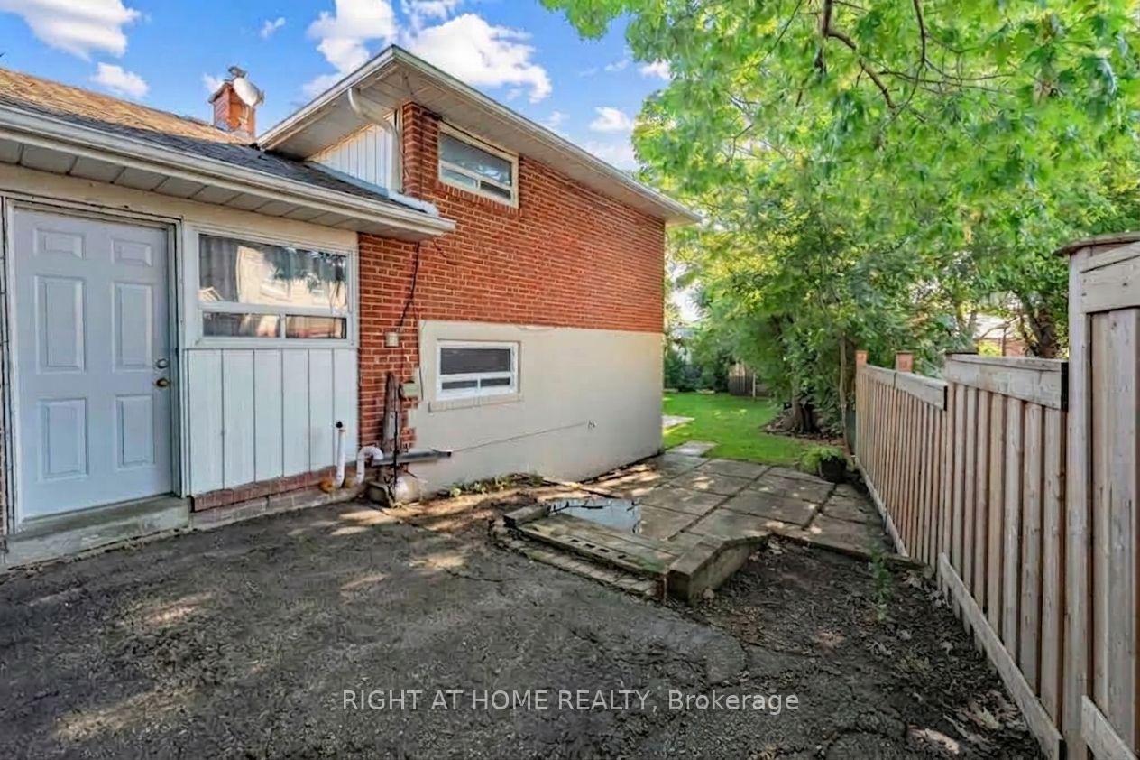 Photo 26 of 46 Aloma Crescent, Brampton, Avondale — HOMEH