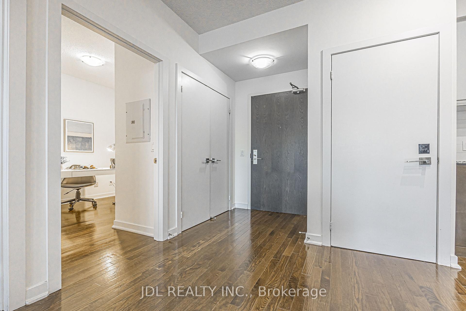 Photo 6 of Unit 1105, 770 Bay Street, Toronto, Bay Street Corridor — HOMEH