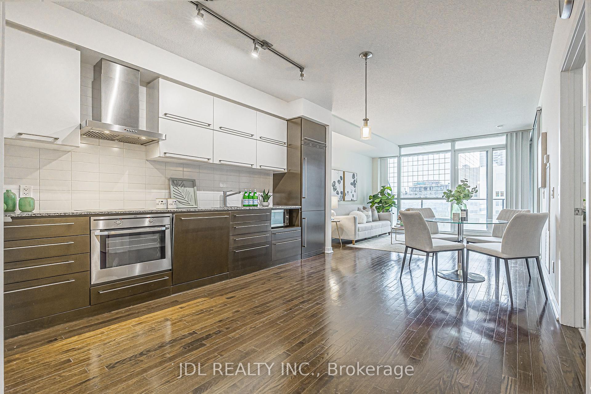 Photo 7 of Unit 1105, 770 Bay Street, Toronto, Bay Street Corridor — HOMEH