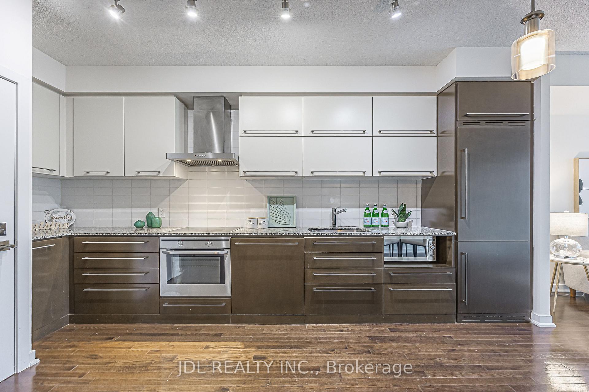 Photo 8 of Unit 1105, 770 Bay Street, Toronto, Bay Street Corridor — HOMEH