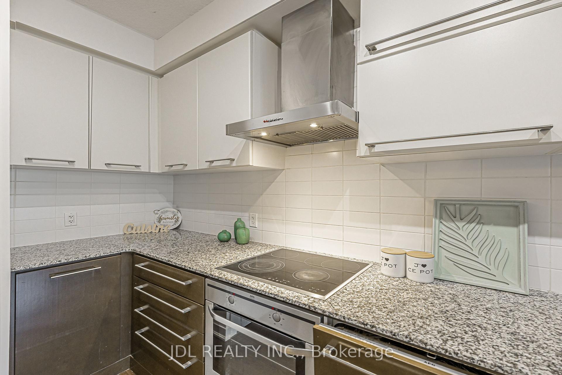 Photo 10 of Unit 1105, 770 Bay Street, Toronto, Bay Street Corridor — HOMEH