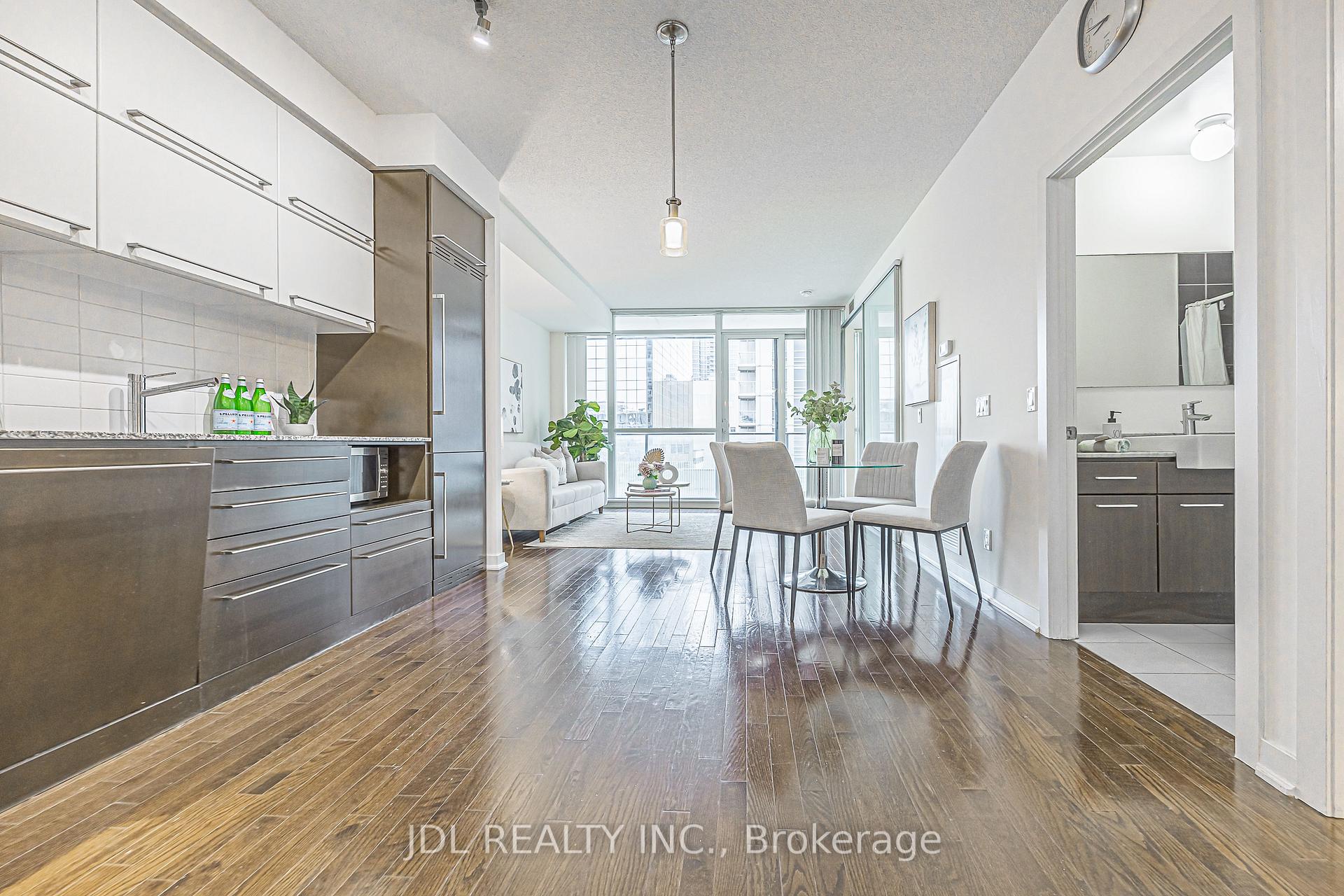 Photo 12 of Unit 1105, 770 Bay Street, Toronto, Bay Street Corridor — HOMEH