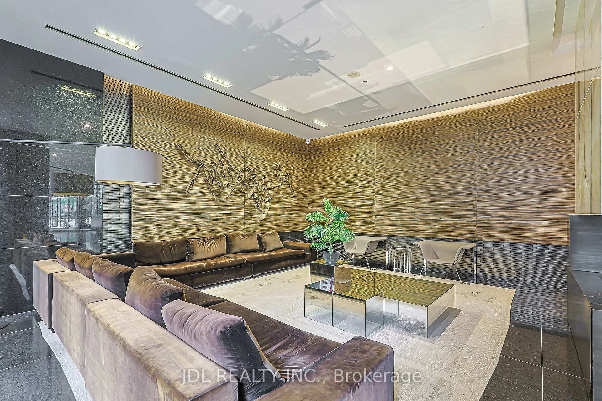 Photo 4 of Unit 1105, 770 Bay Street, Toronto, Bay Street Corridor — HOMEH