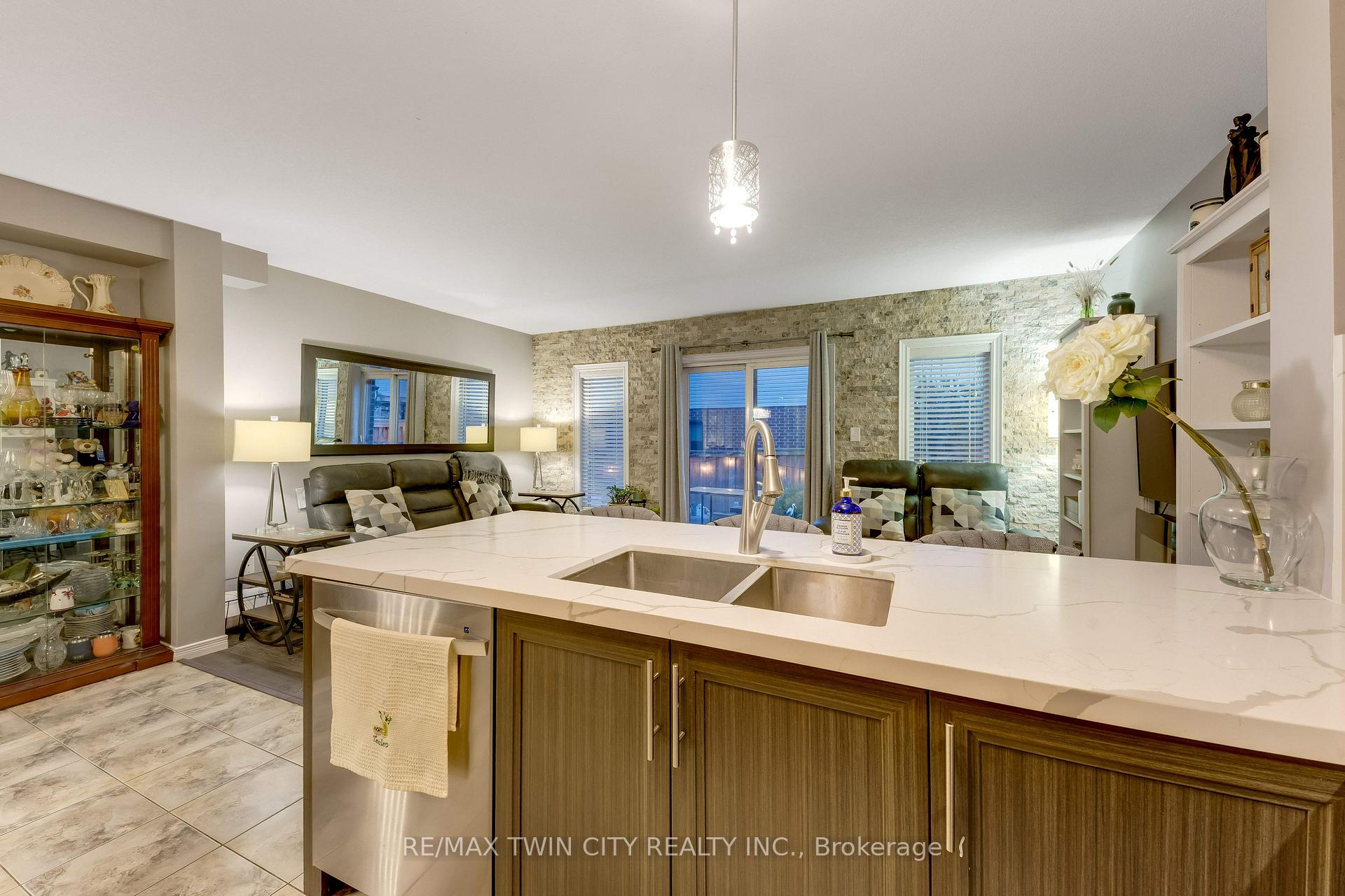 Photo 9 of 168 Maitland Street, Kitchener, Huron Park — HOMEH