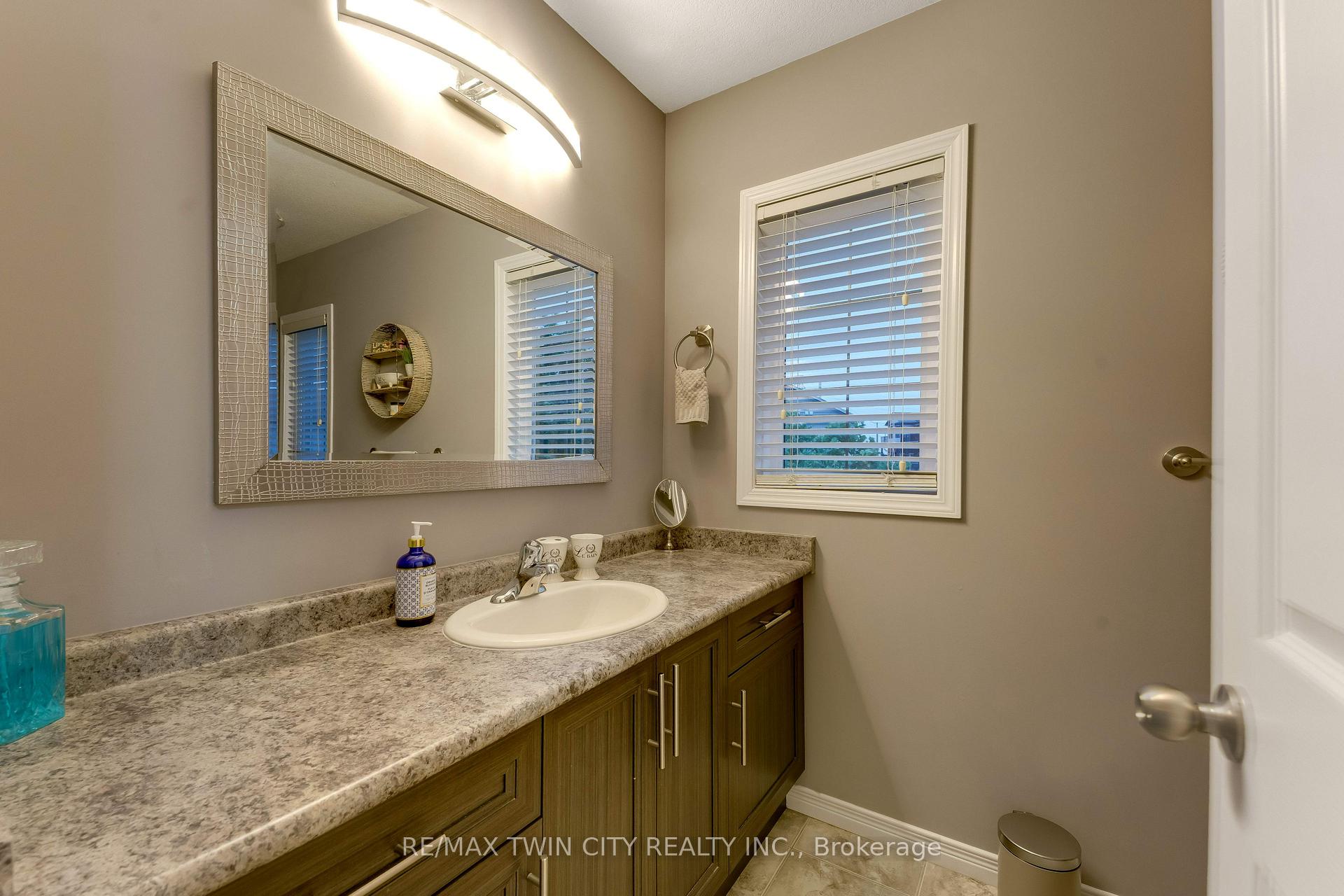Photo 25 of 168 Maitland Street, Kitchener, Huron Park — HOMEH