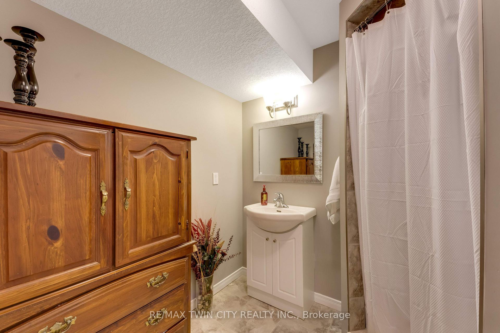 Photo 31 of 168 Maitland Street, Kitchener, Huron Park — HOMEH