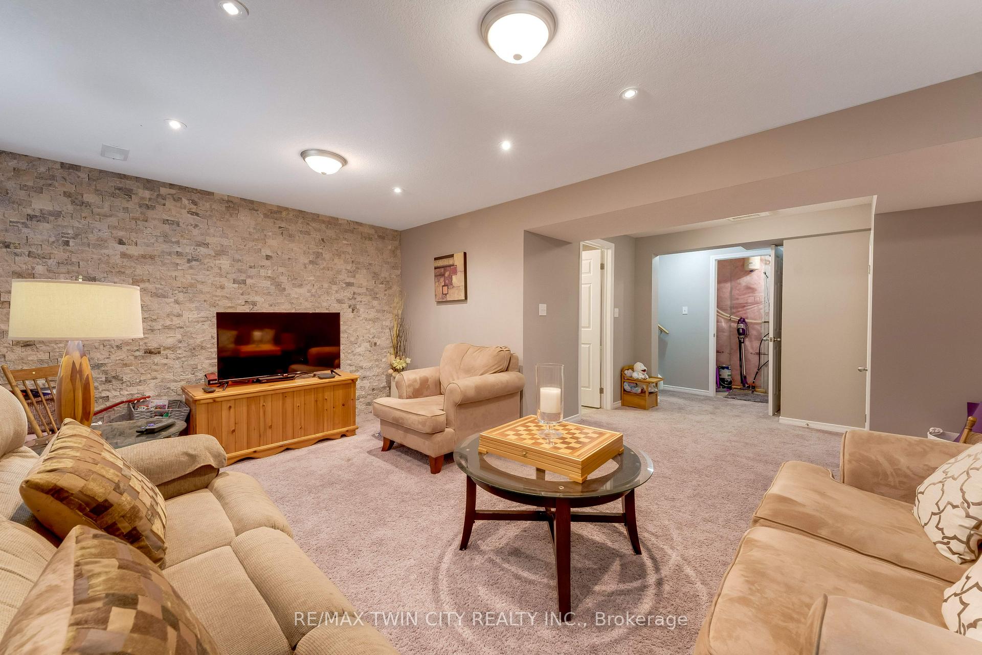 Photo 32 of 168 Maitland Street, Kitchener, Huron Park — HOMEH