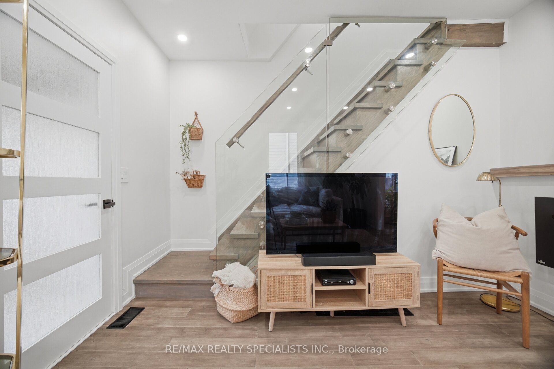 Photo 25 of 146 Campbell Avenue, Hamilton, Crown Point — HOMEH
