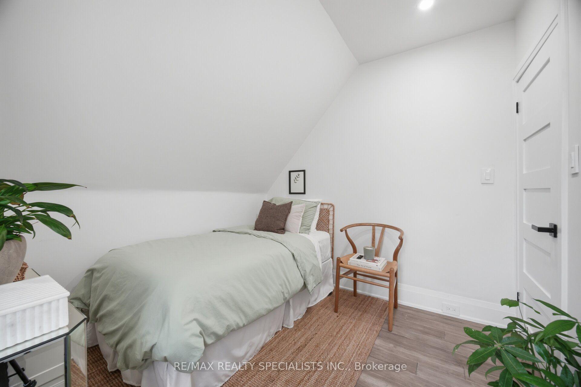 Photo 32 of 146 Campbell Avenue, Hamilton, Crown Point — HOMEH
