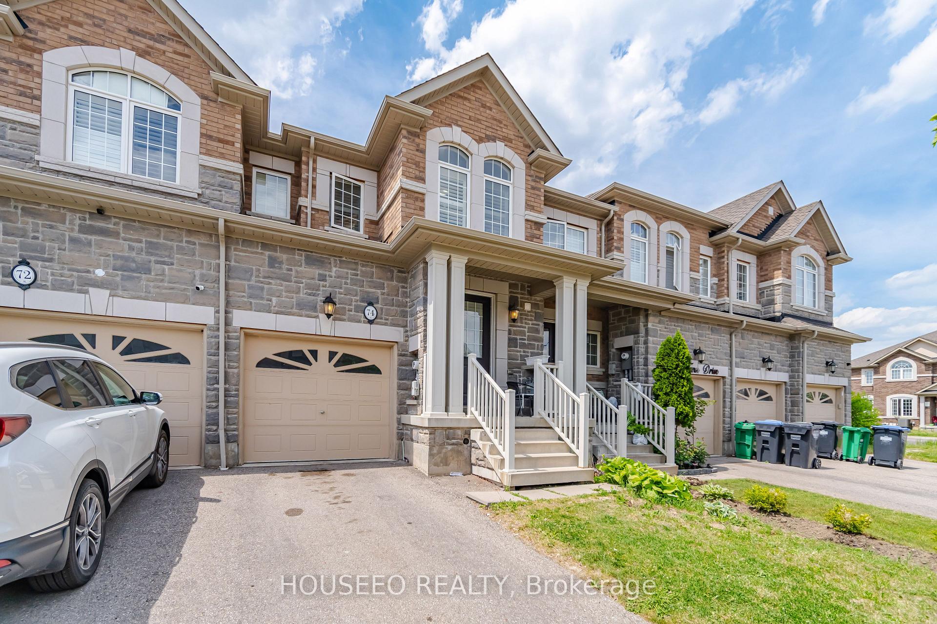 Photo 3 of 74 Fann Drive, Brampton, Northwest Brampton — HOMEH