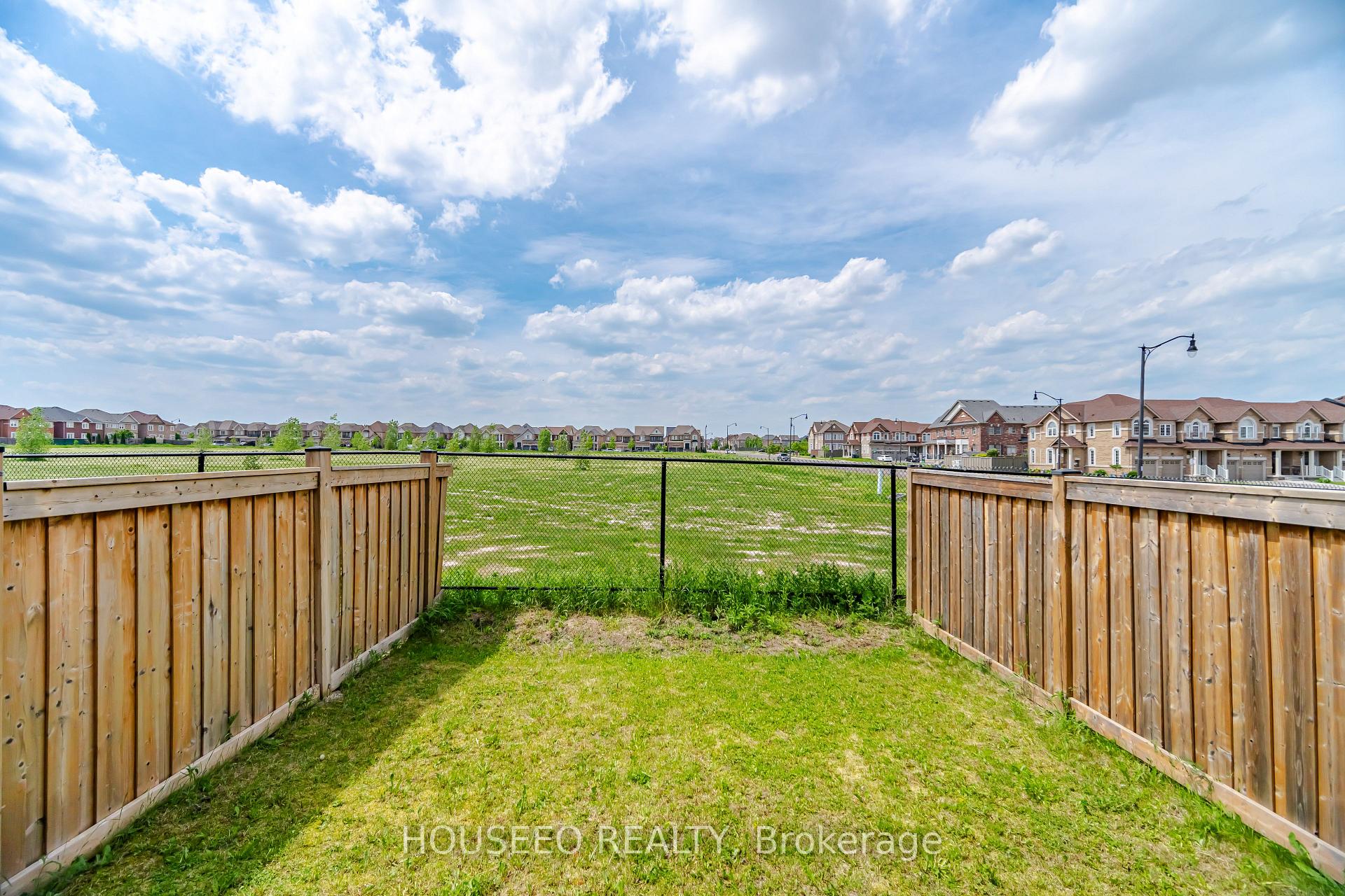 Photo 36 of 74 Fann Drive, Brampton, Northwest Brampton — HOMEH