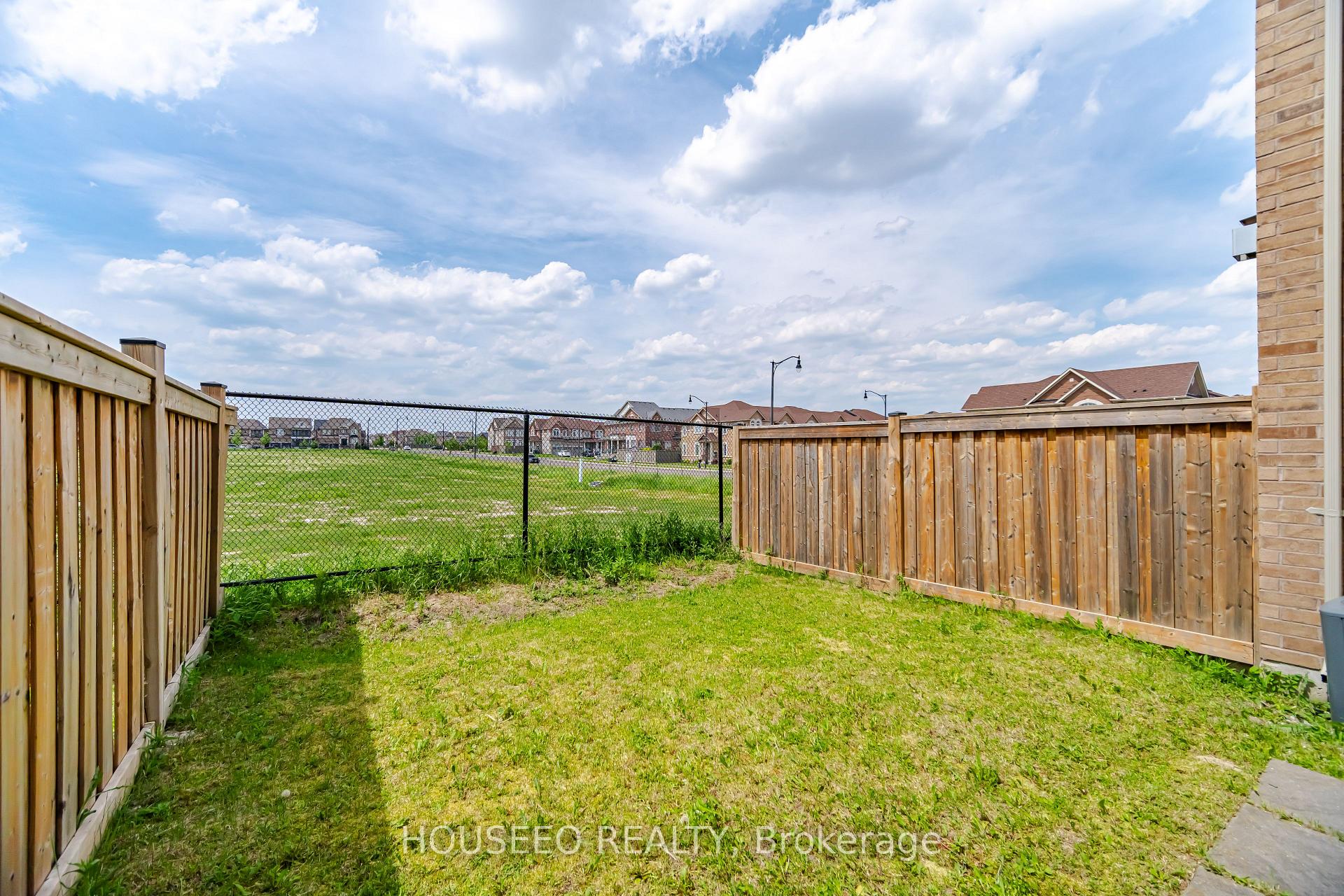 Photo 37 of 74 Fann Drive, Brampton, Northwest Brampton — HOMEH