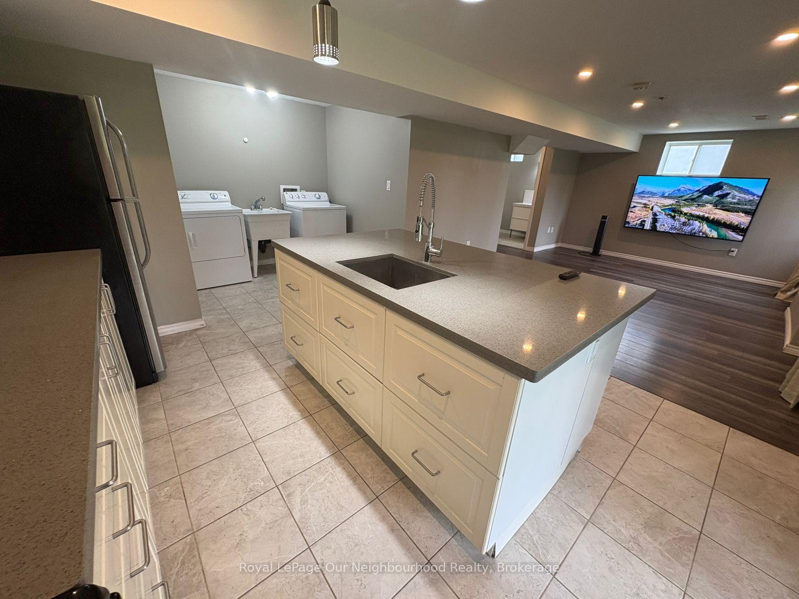Photo 8 of 1 Richard Davies Crescent, Clarington, Bowmanville — HOMEH