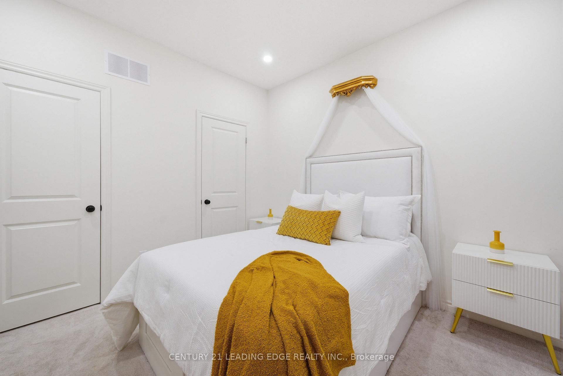 Photo 19 of 12 Coppini Lane, Ajax, South East — HOMEH