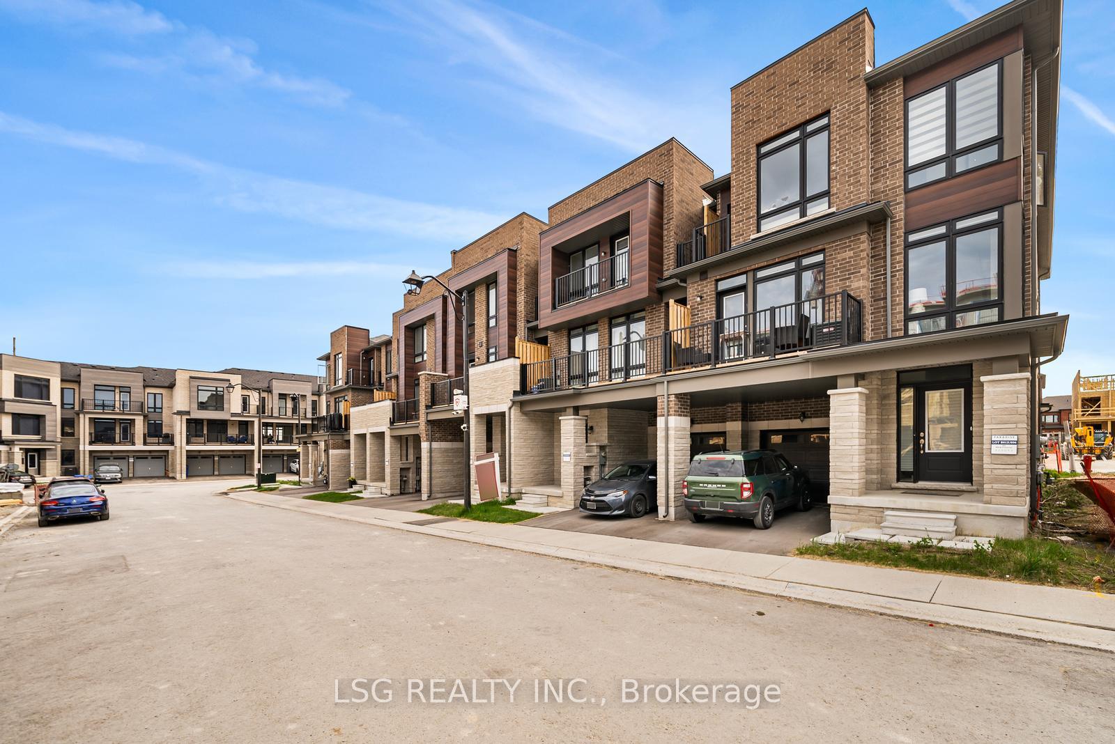 Photo 4 of 153 Blick Crescent, Aurora, Bayview Wellington — HOMEH