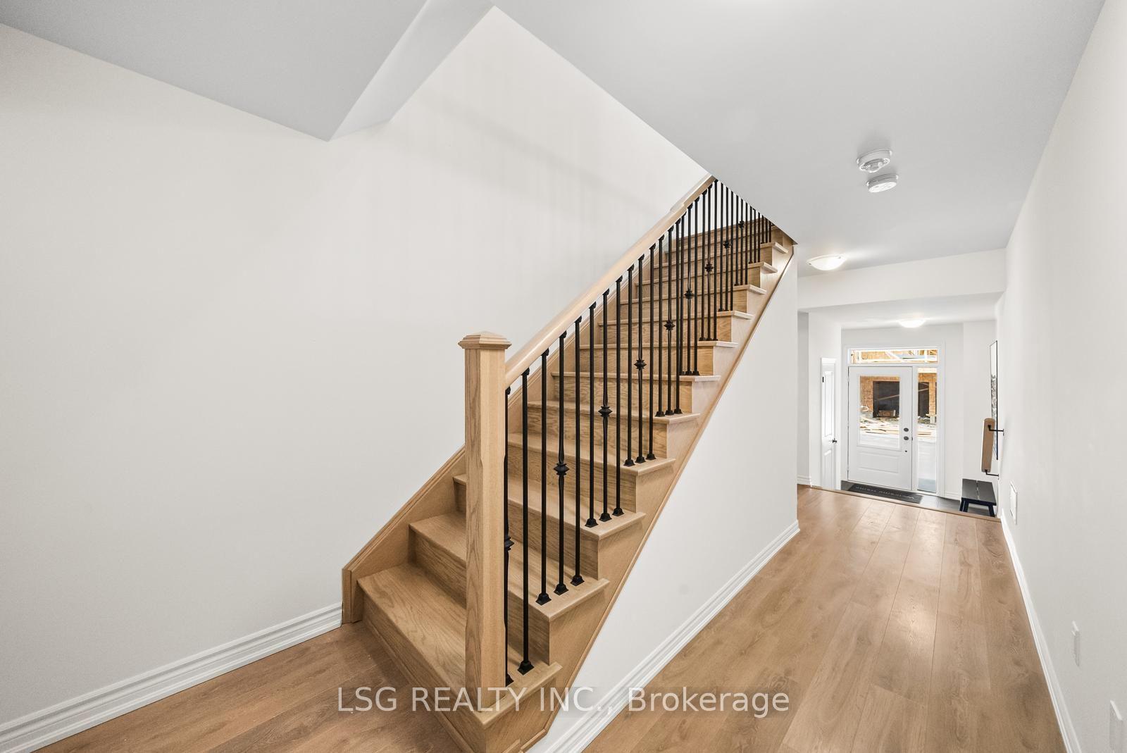 Photo 6 of 153 Blick Crescent, Aurora, Bayview Wellington — HOMEH