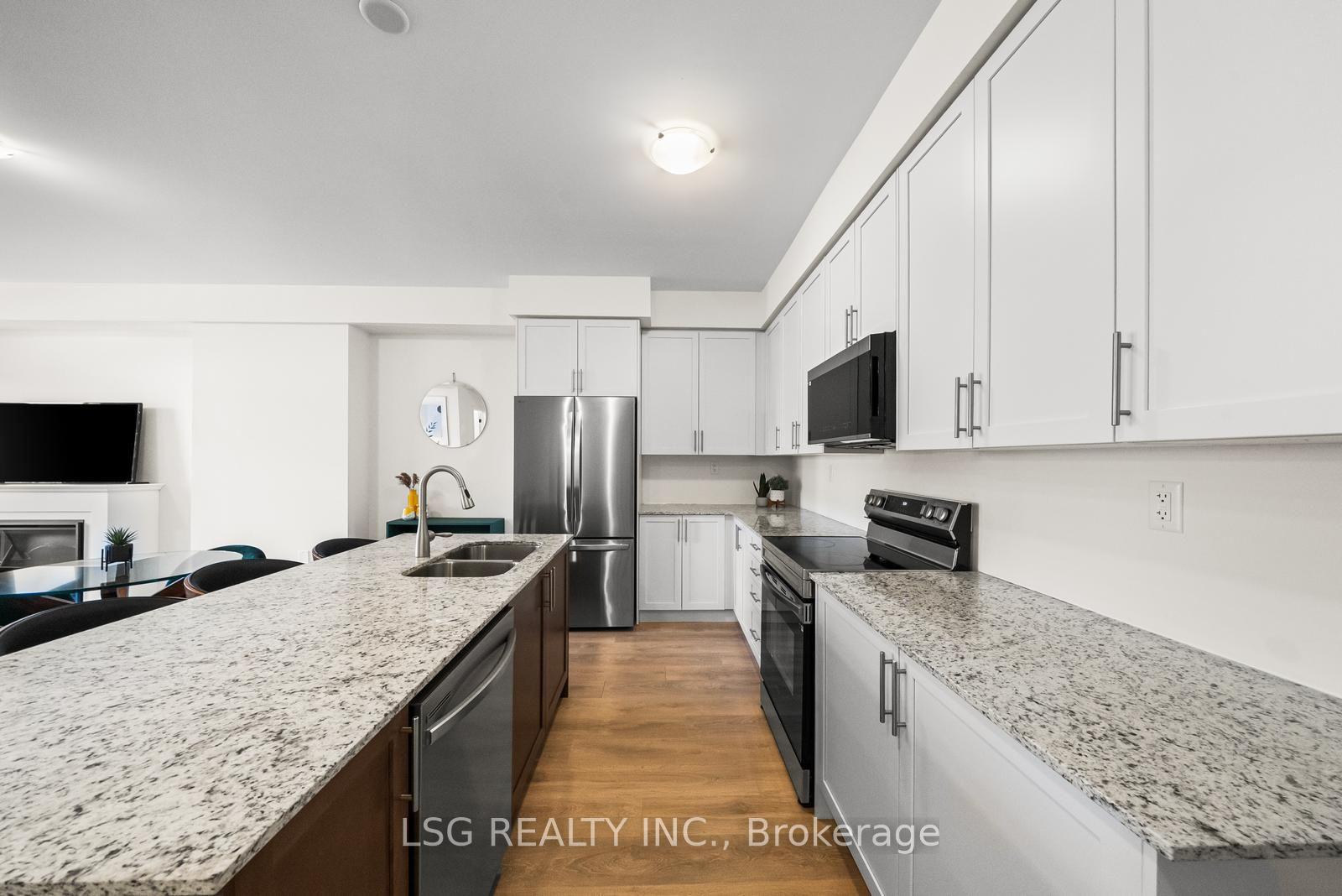 Photo 10 of 153 Blick Crescent, Aurora, Bayview Wellington — HOMEH