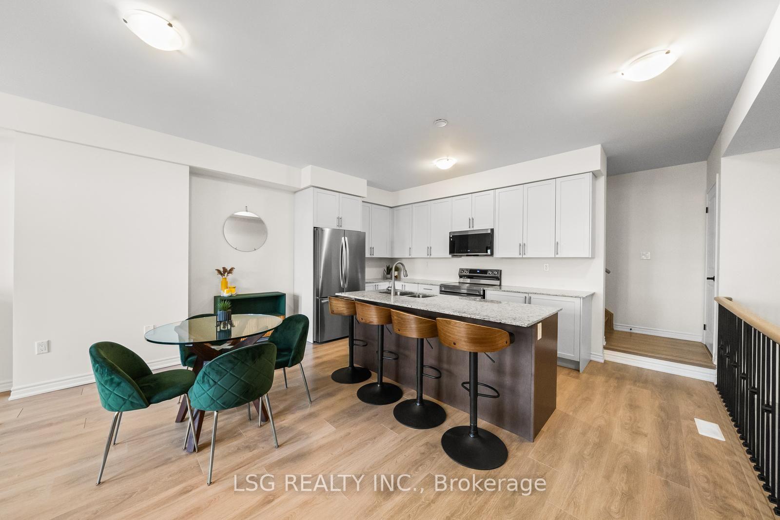Photo 13 of 153 Blick Crescent, Aurora, Bayview Wellington — HOMEH