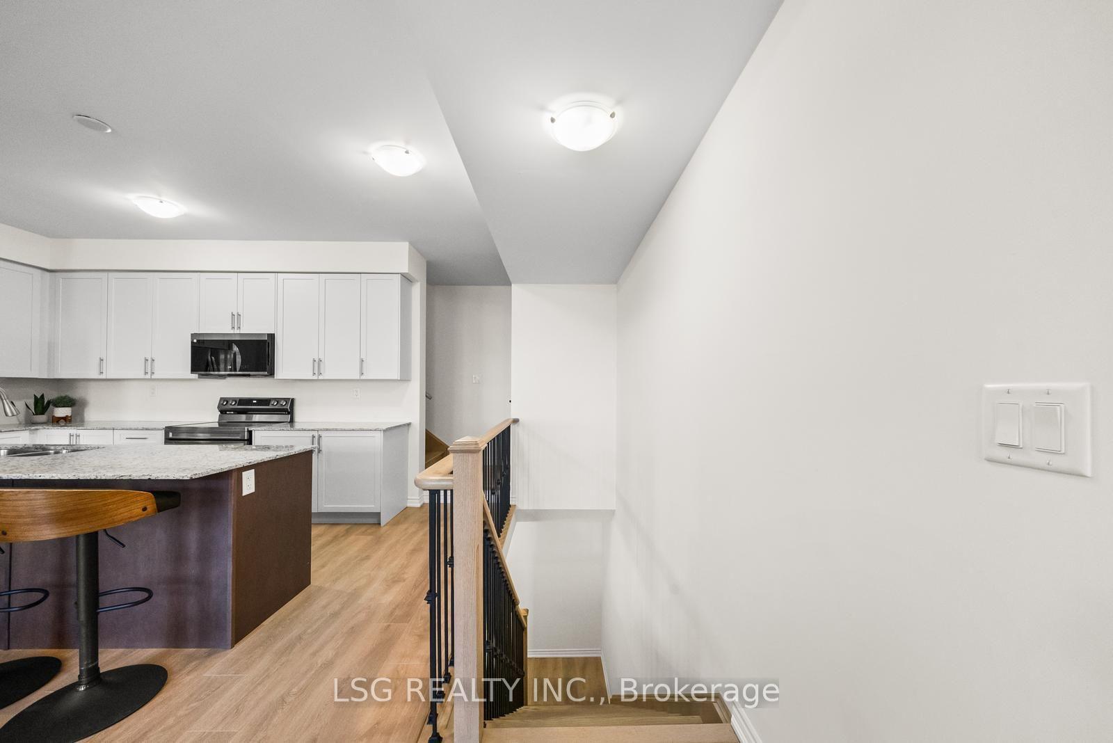 Photo 22 of 153 Blick Crescent, Aurora, Bayview Wellington — HOMEH