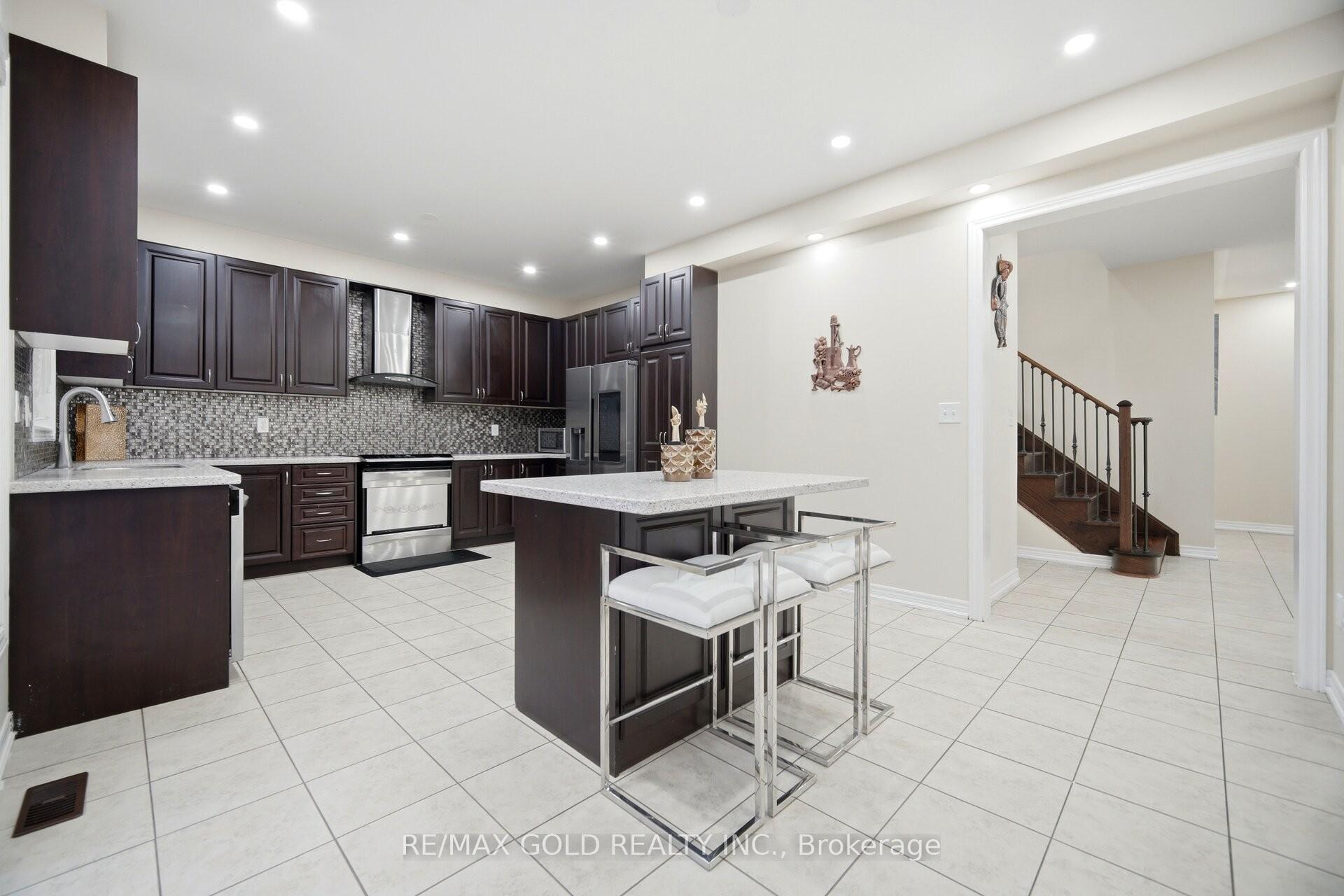 Photo 11 of 49 Squire Ellis Drive, Brampton, Toronto Gore Rural Estate — HOMEH