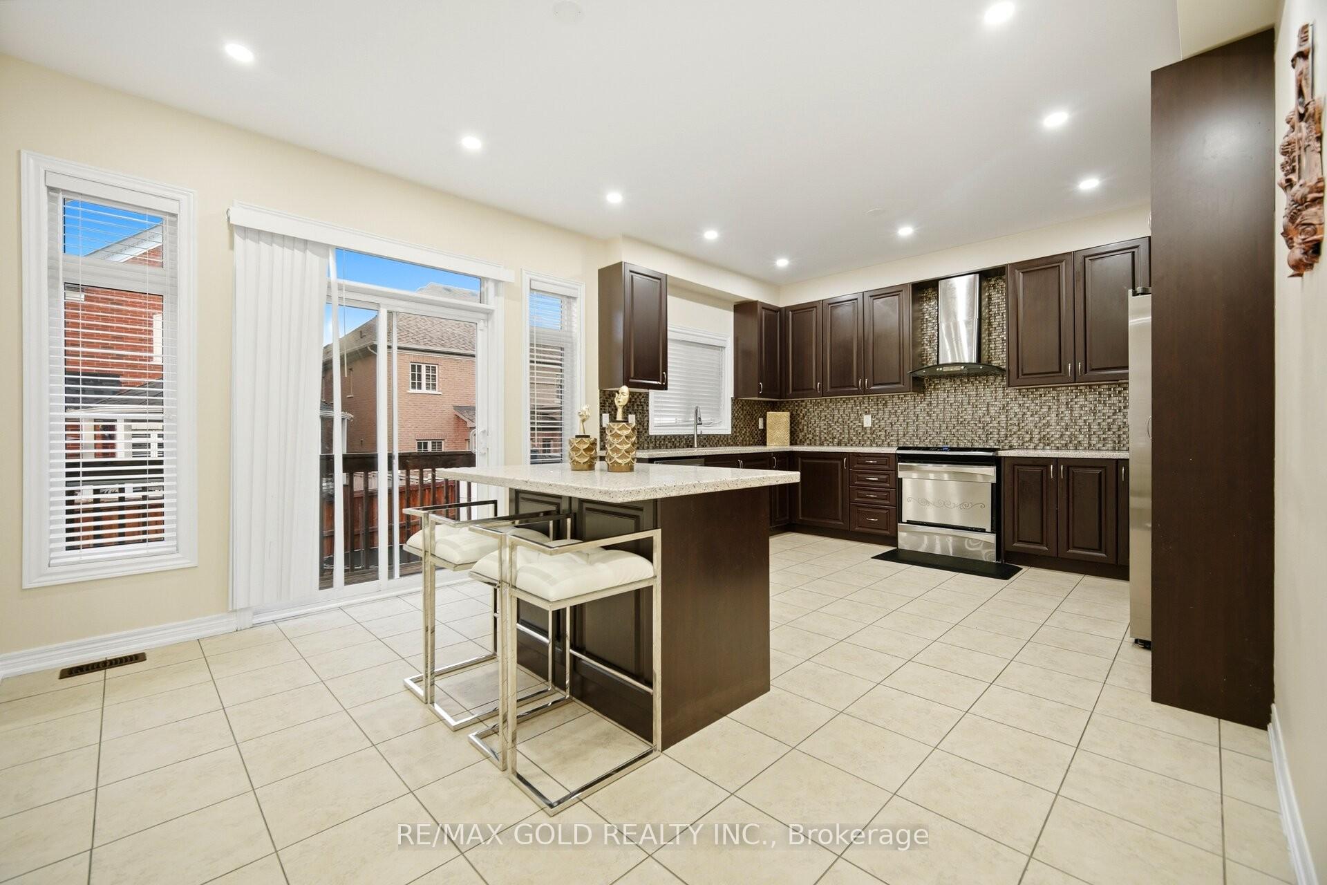Photo 12 of 49 Squire Ellis Drive, Brampton, Toronto Gore Rural Estate — HOMEH