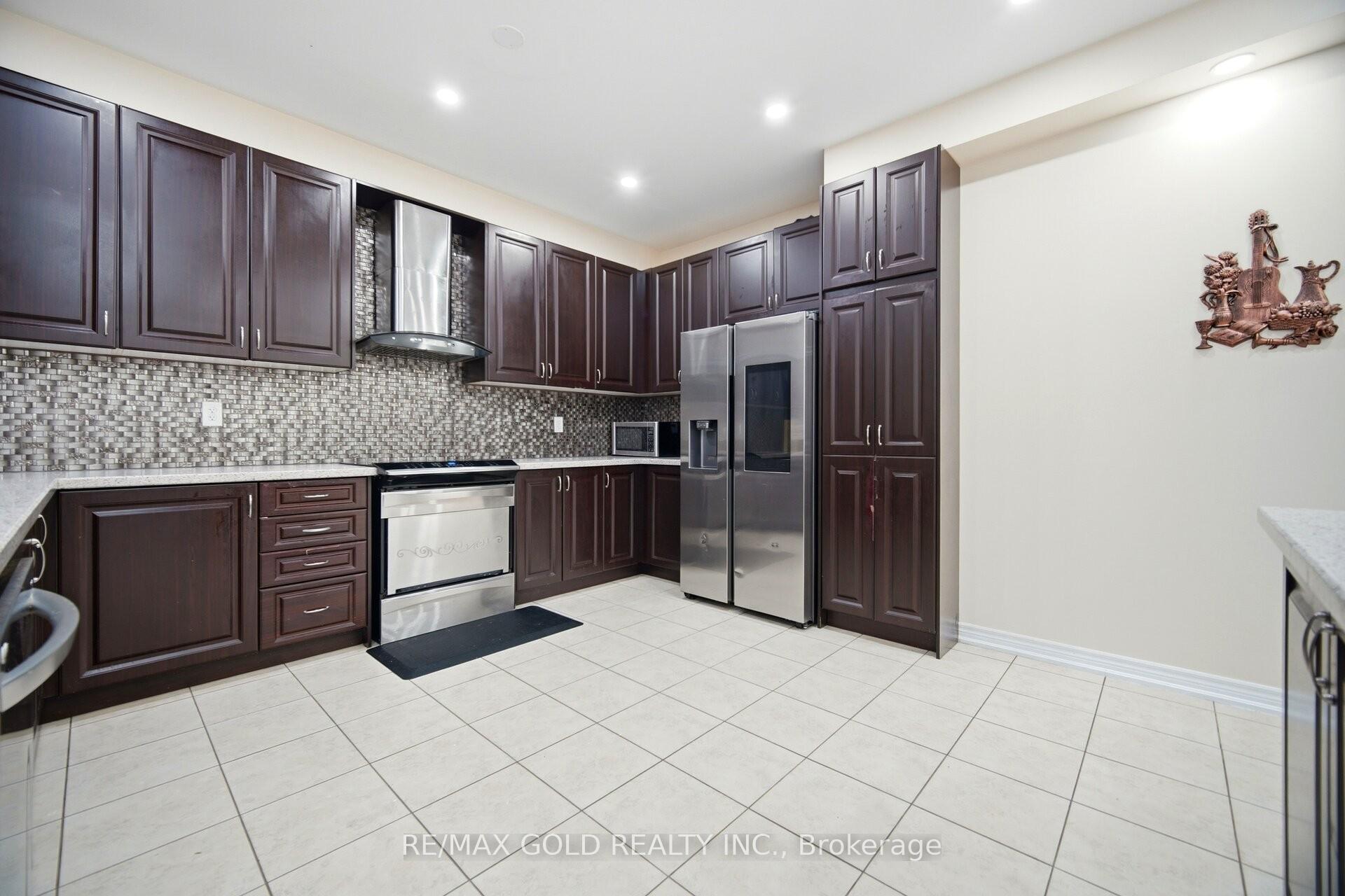 Photo 13 of 49 Squire Ellis Drive, Brampton, Toronto Gore Rural Estate — HOMEH